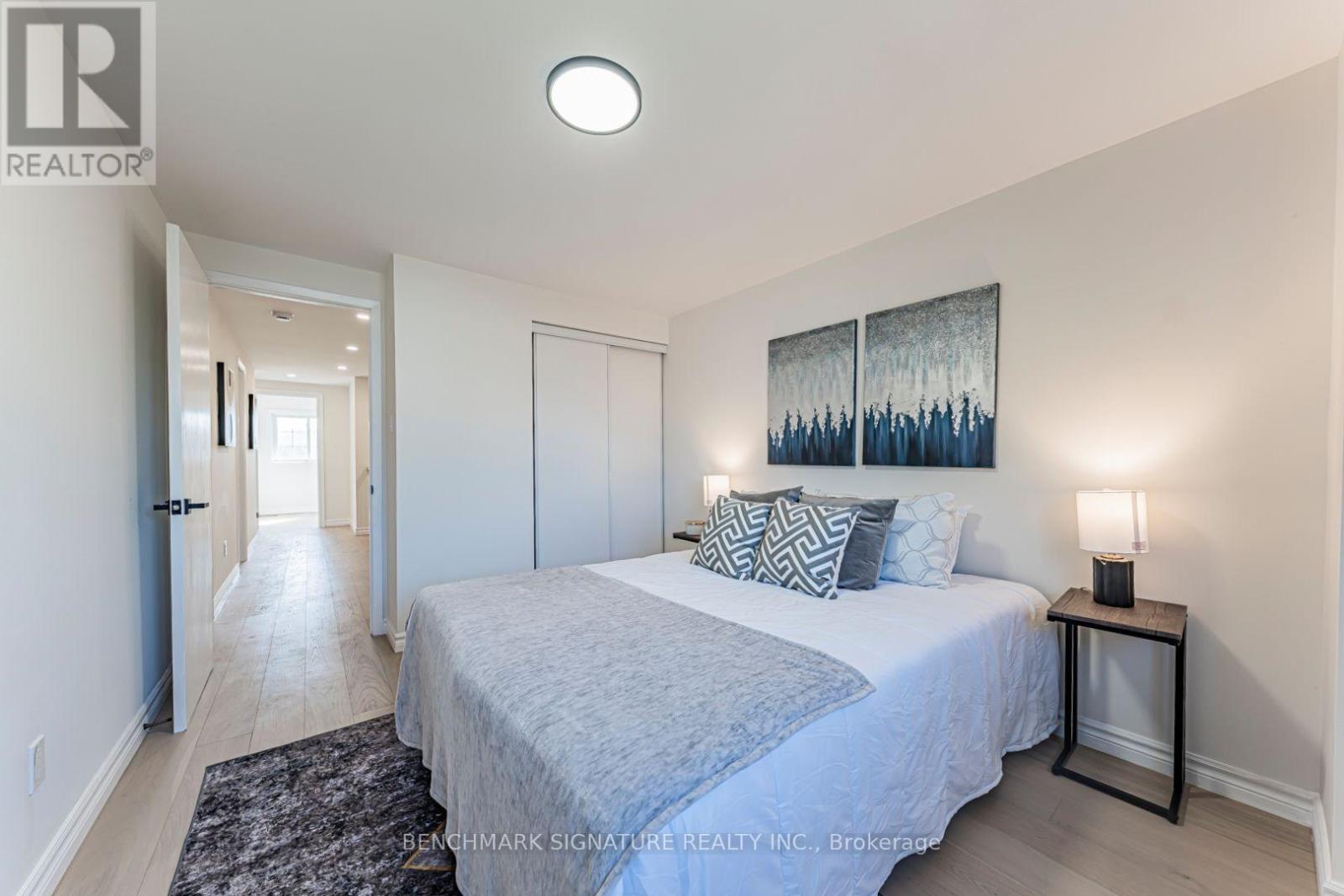 102 HARNESS CIRCLE - 21