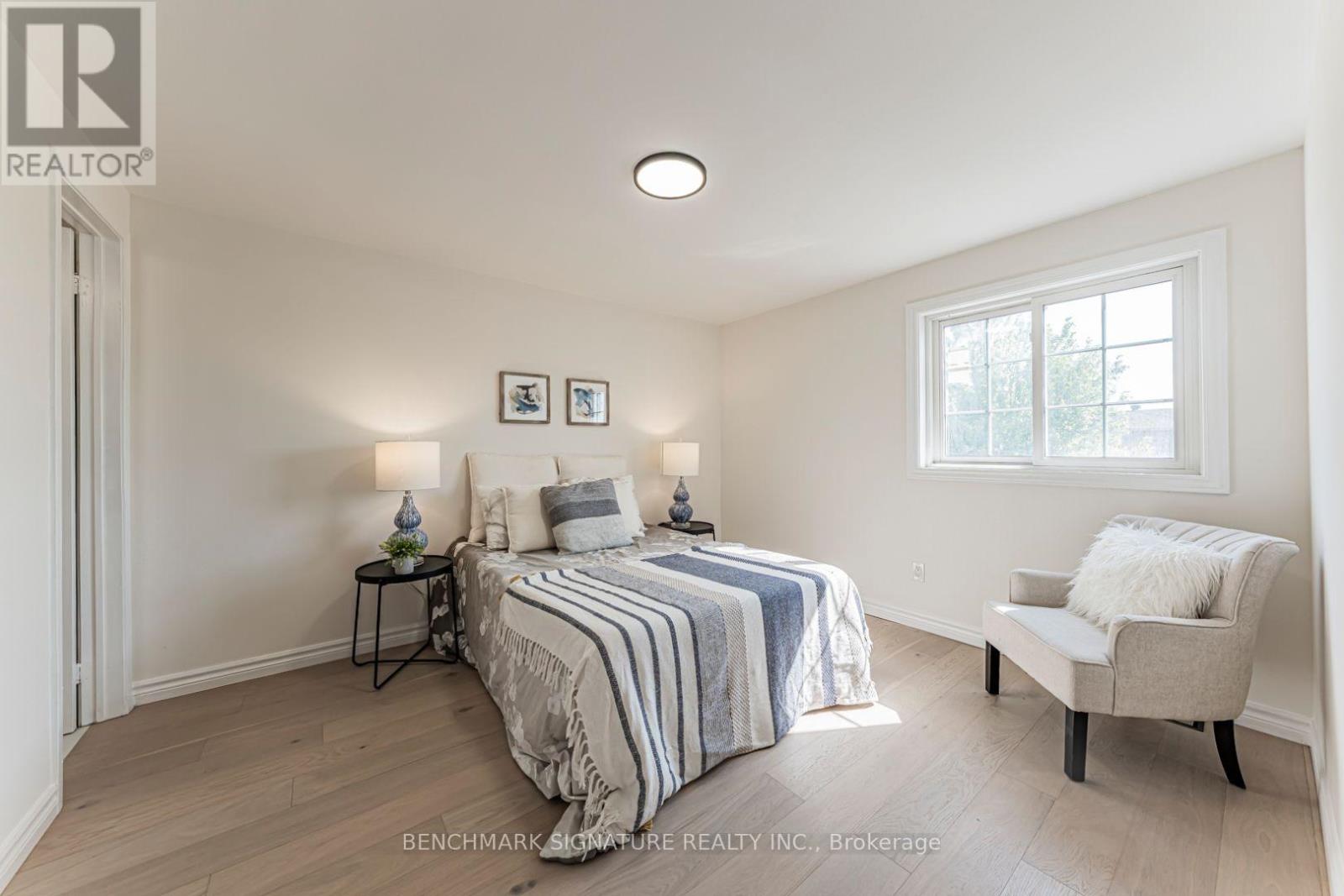 102 HARNESS CIRCLE - 22