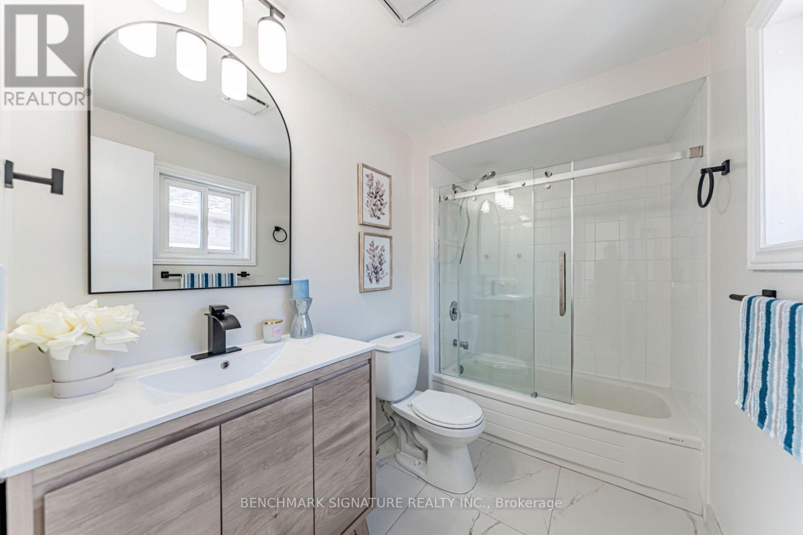 102 HARNESS CIRCLE - 24