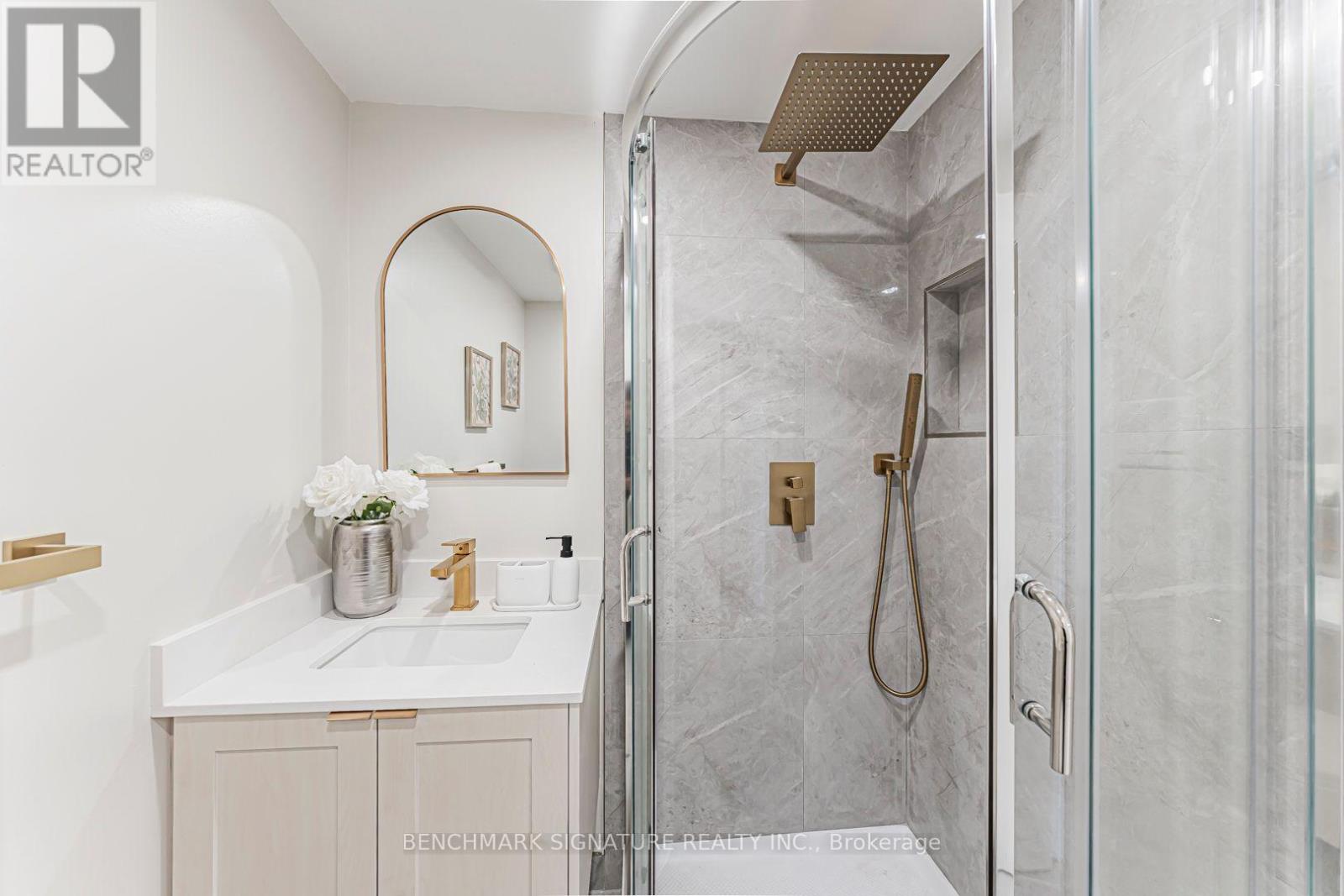 102 HARNESS CIRCLE - 27