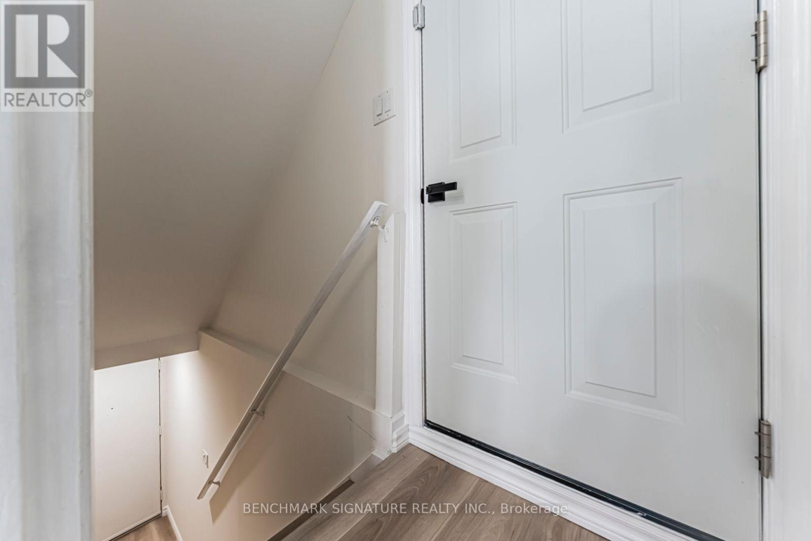102 HARNESS CIRCLE - 28