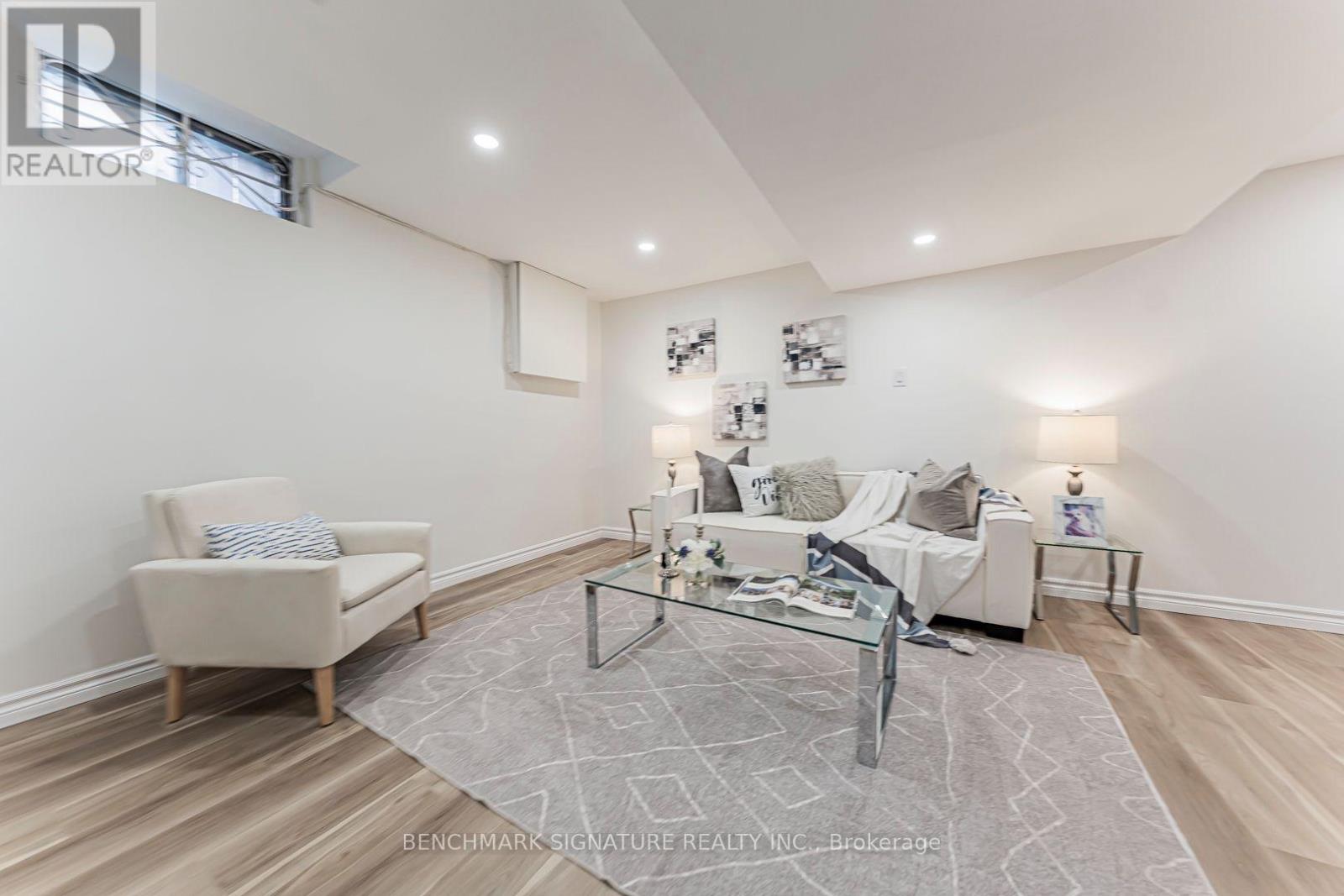 102 HARNESS CIRCLE - 29