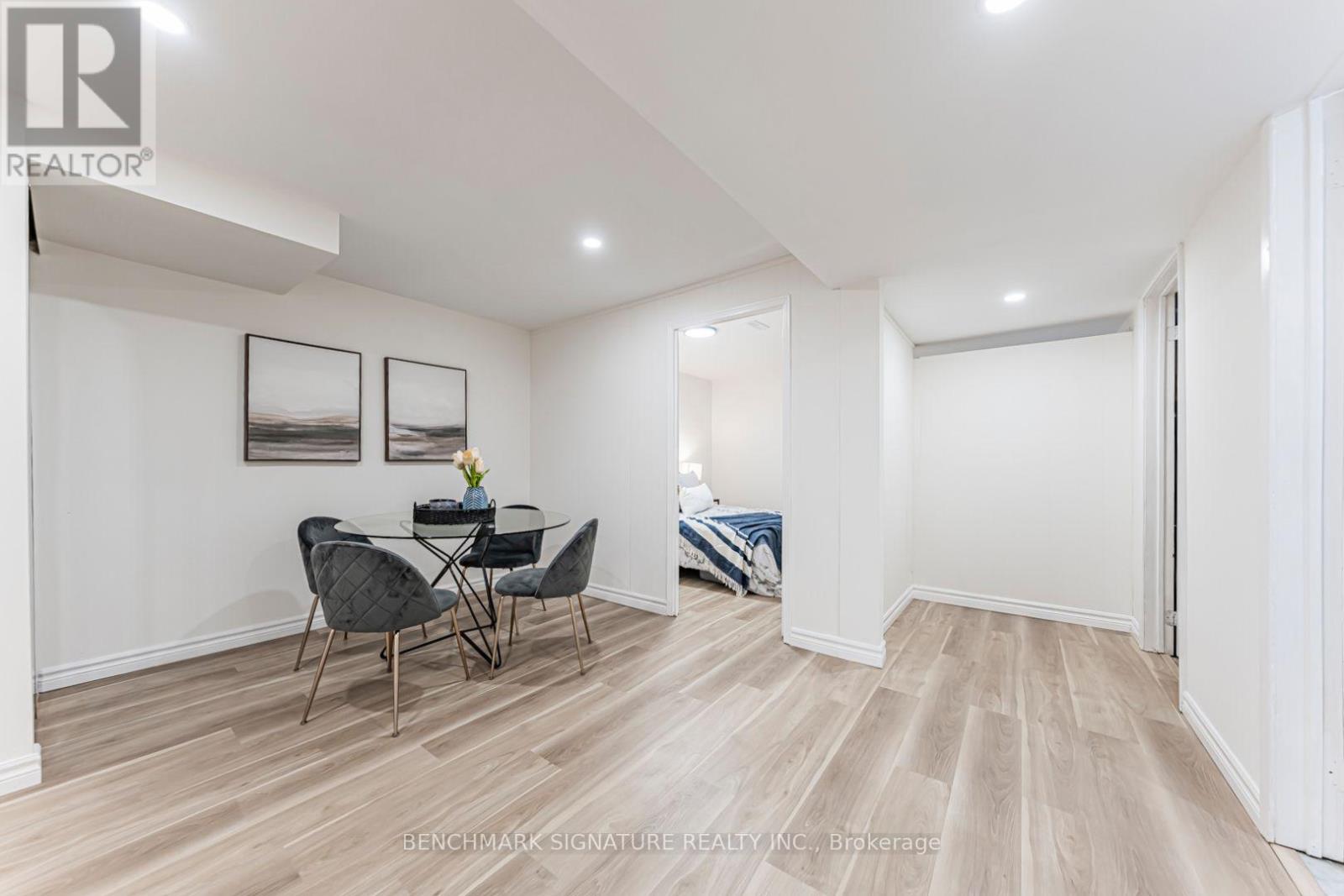 102 HARNESS CIRCLE - 30