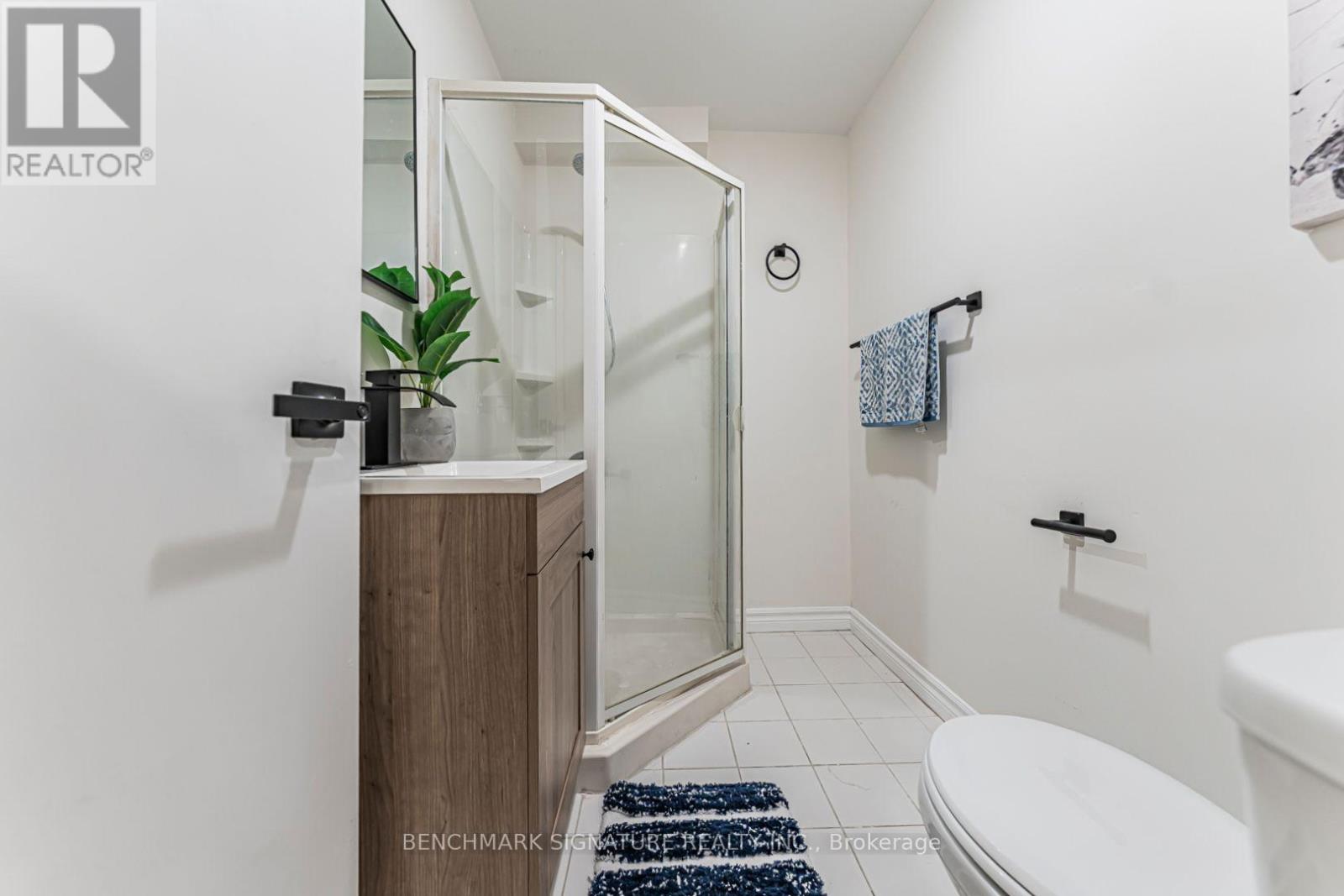 102 HARNESS CIRCLE - 33