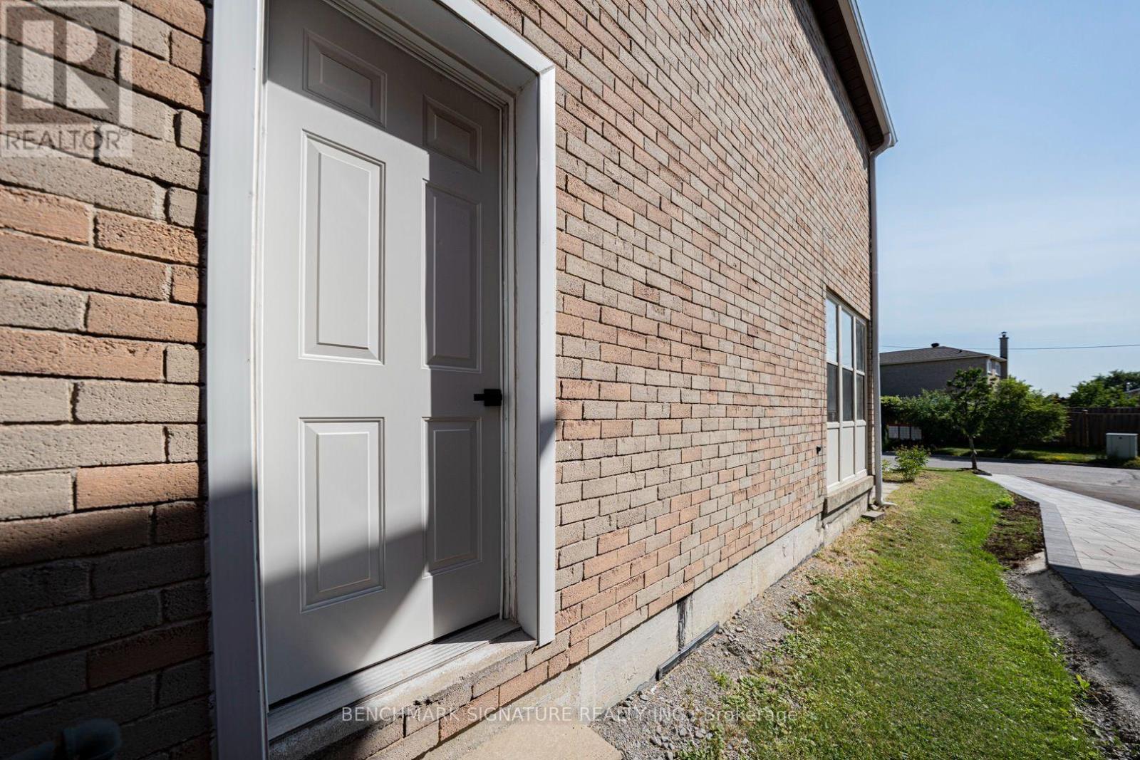 102 HARNESS CIRCLE - 34