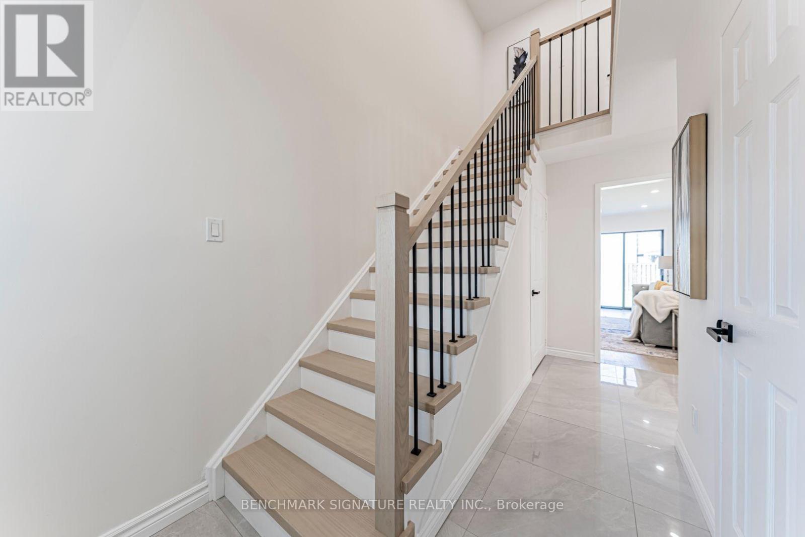 102 HARNESS CIRCLE - 4