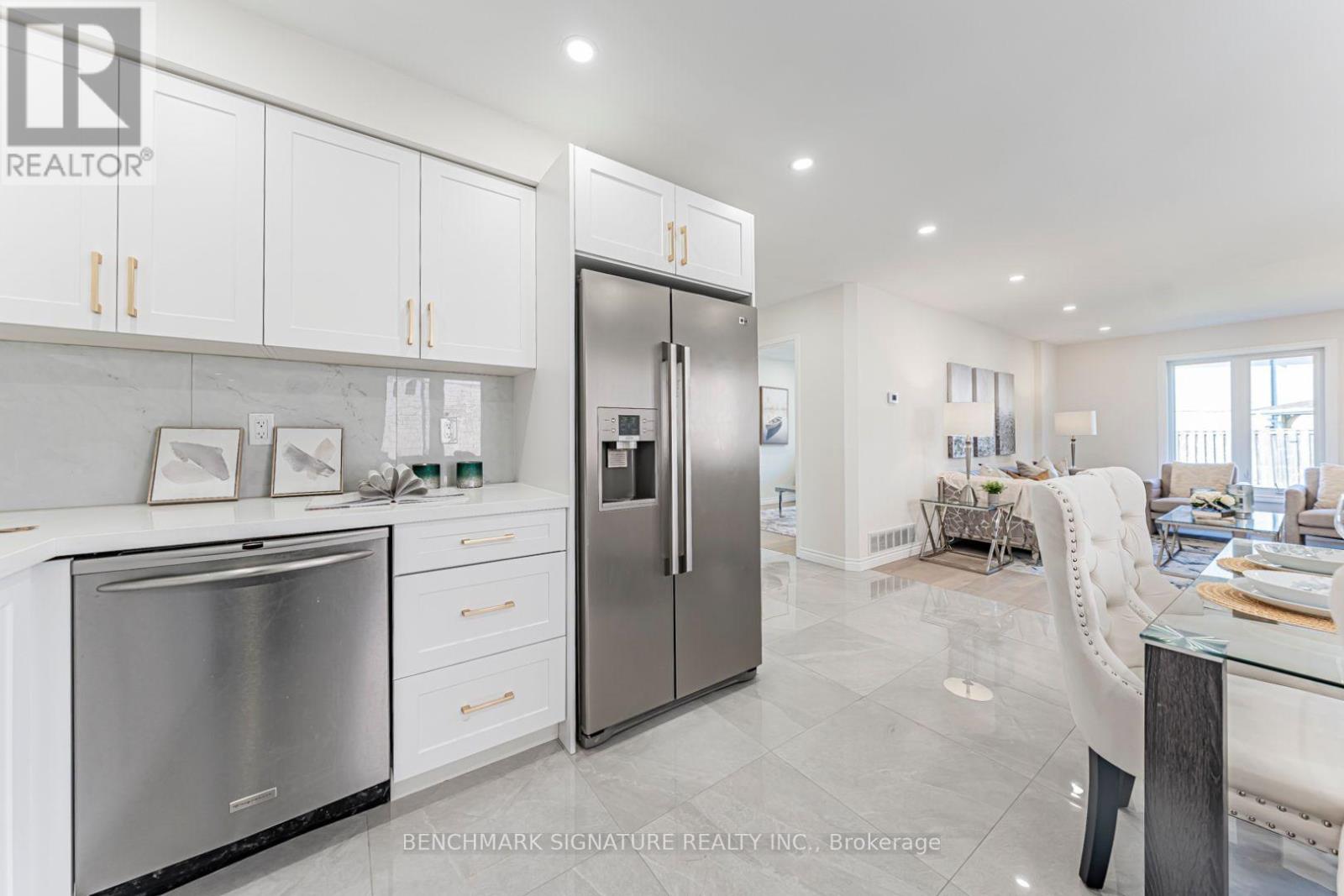 102 HARNESS CIRCLE - 9