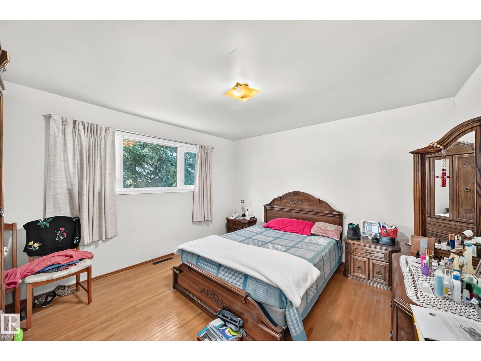 15703 84 AV NW - 12