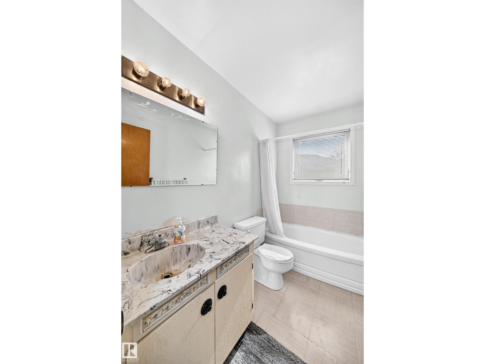 15703 84 AV NW - 22