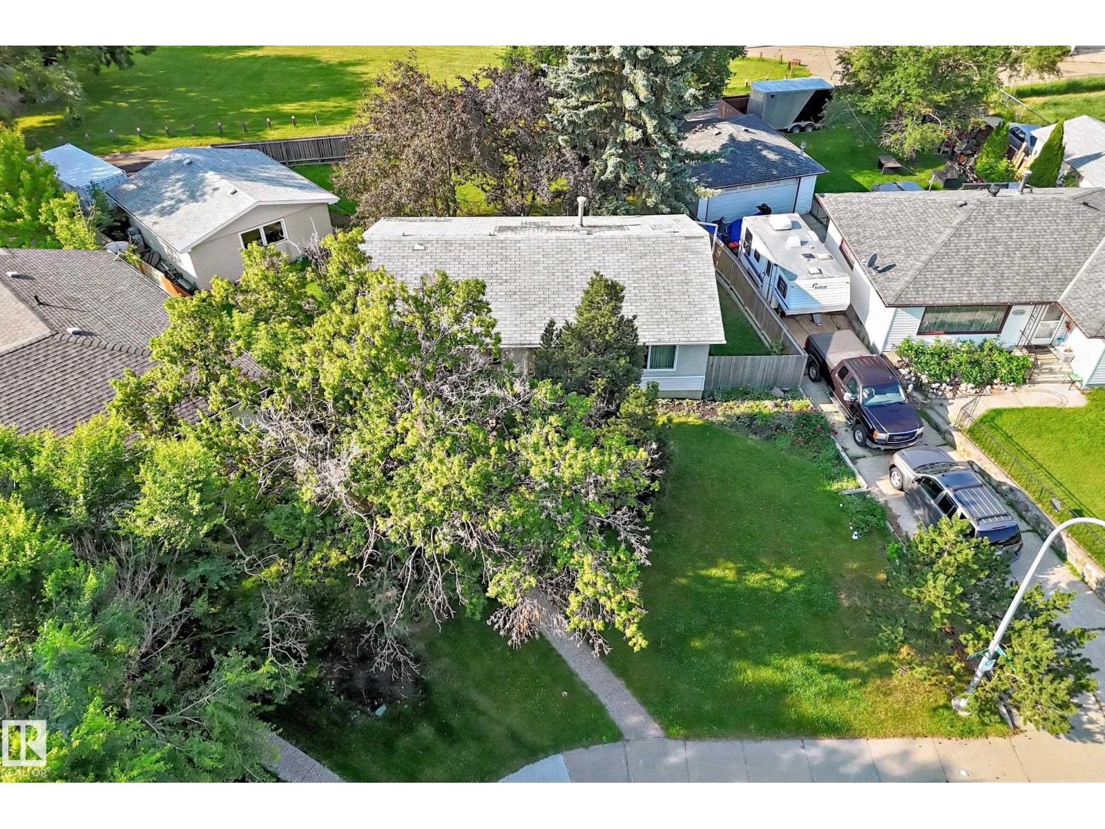 15703 84 AV NW - 39