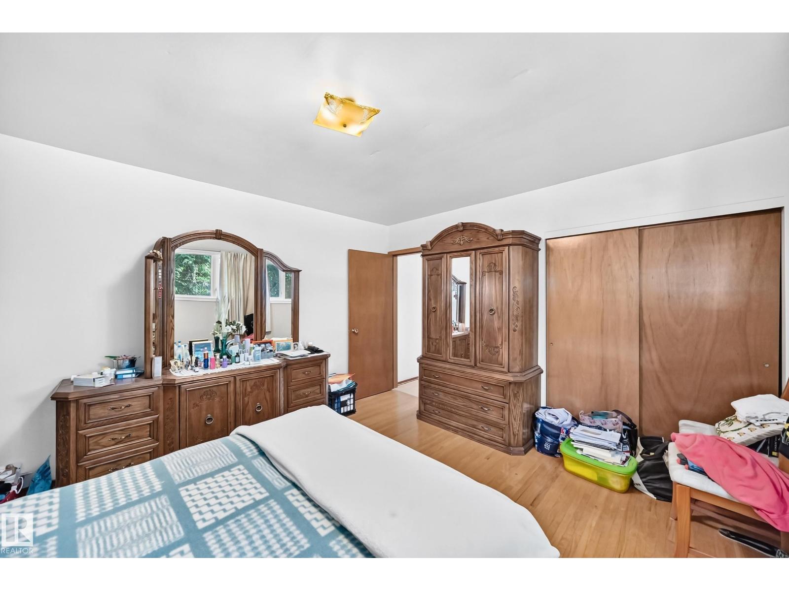 15703 84 AV NW - 14