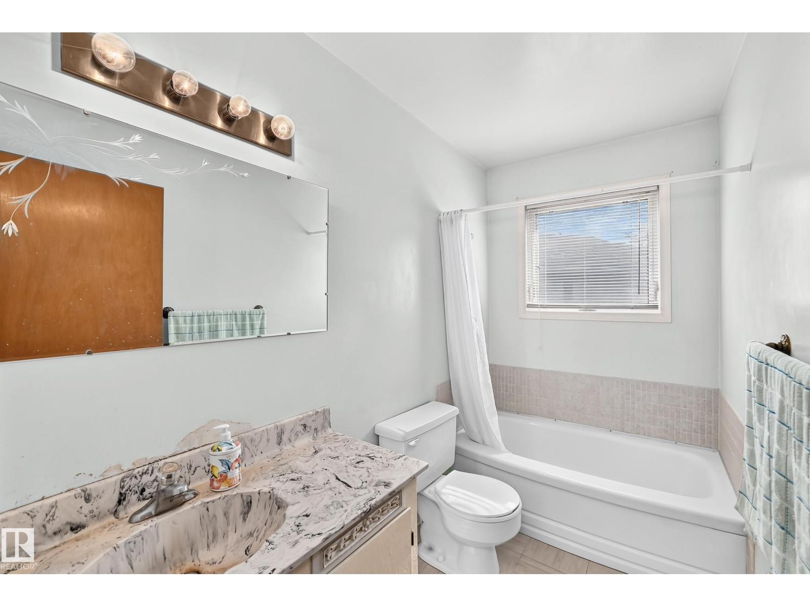 15703 84 AV NW - 21