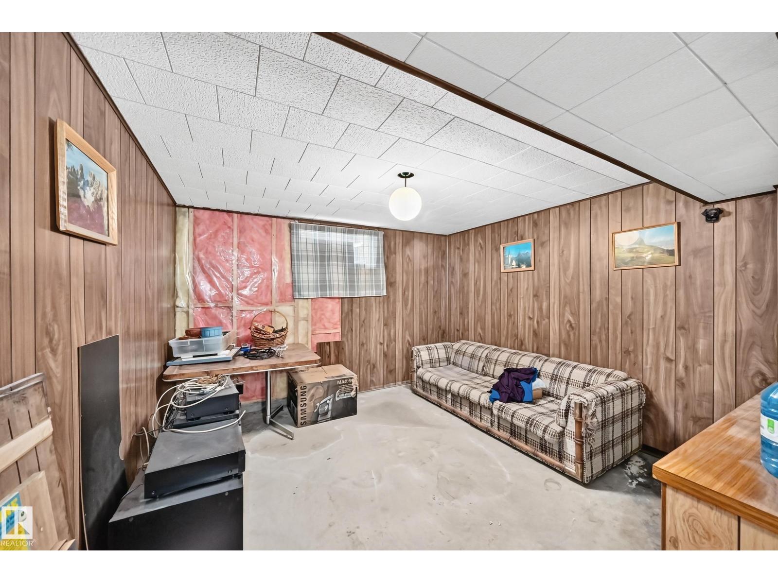 15703 84 AV NW - 27