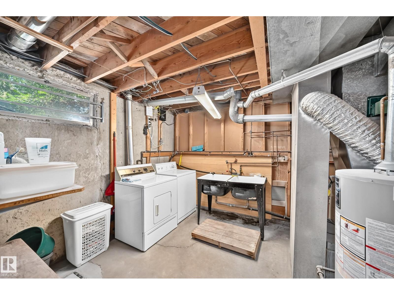 15703 84 AV NW - 35