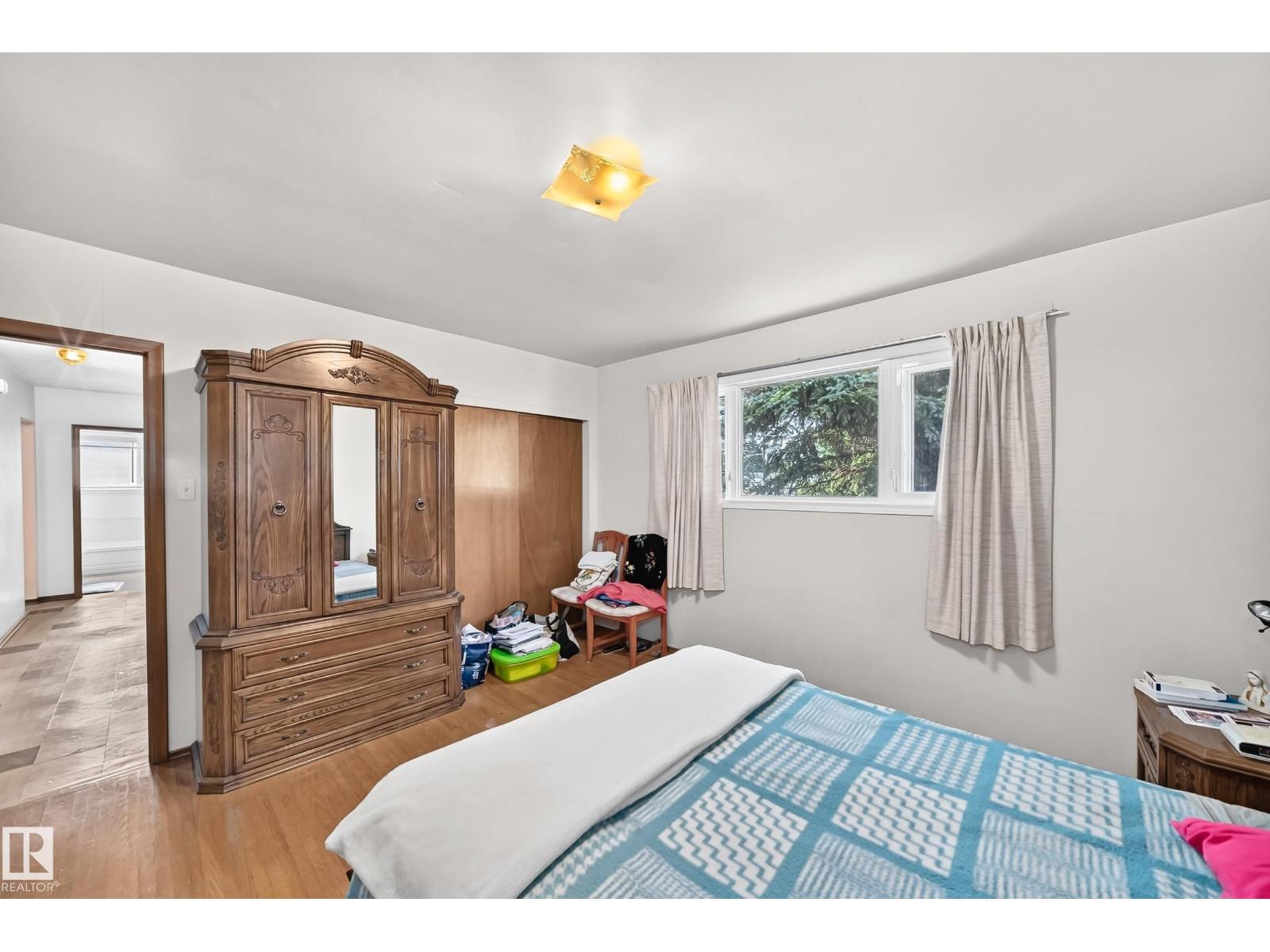 15703 84 AV NW - 15