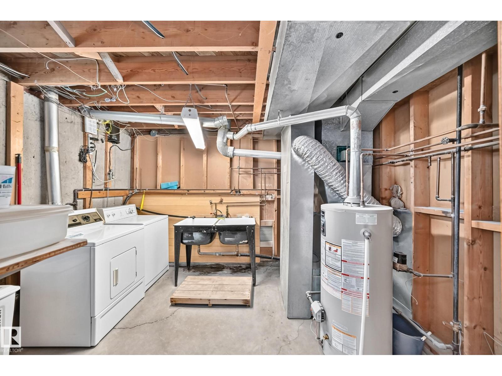 15703 84 AV NW - 34