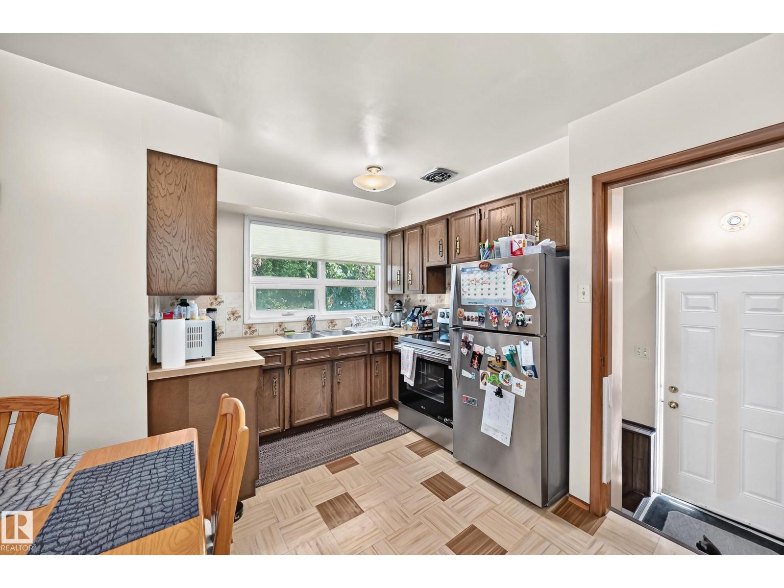 15703 84 AV NW - 4