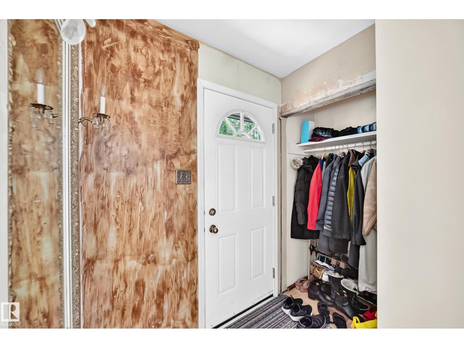 15703 84 AV NW - 2