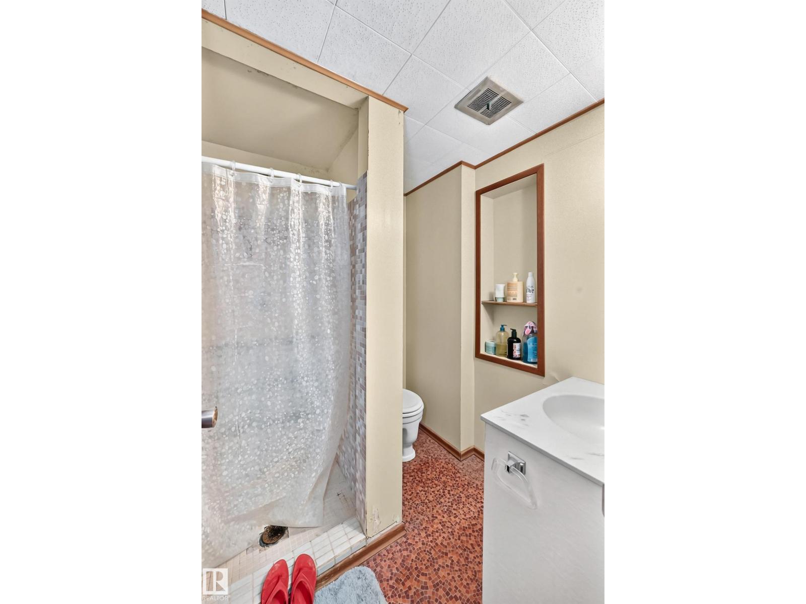 15703 84 AV NW - 33