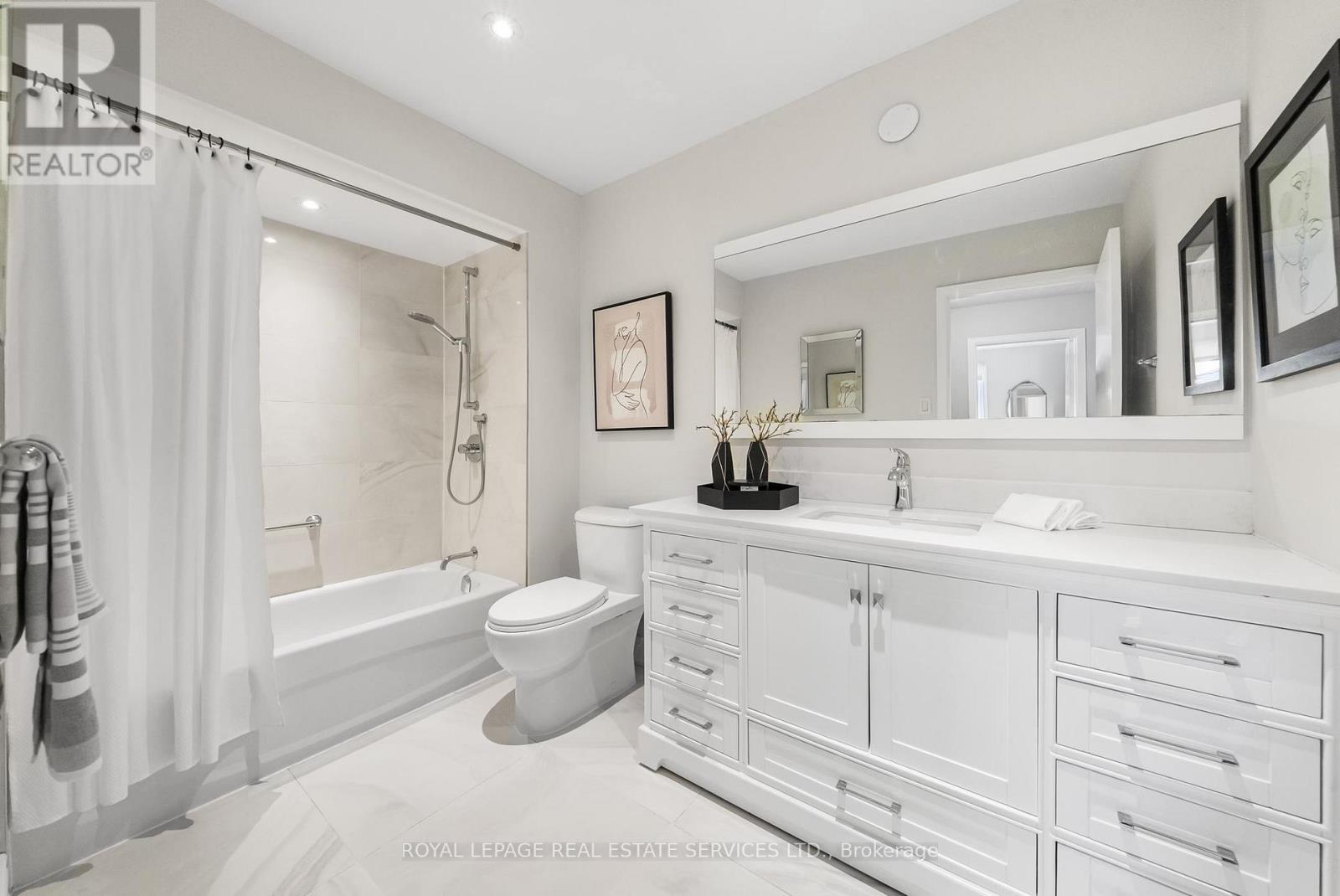 34 JOHN LINDSAY COURT - 24