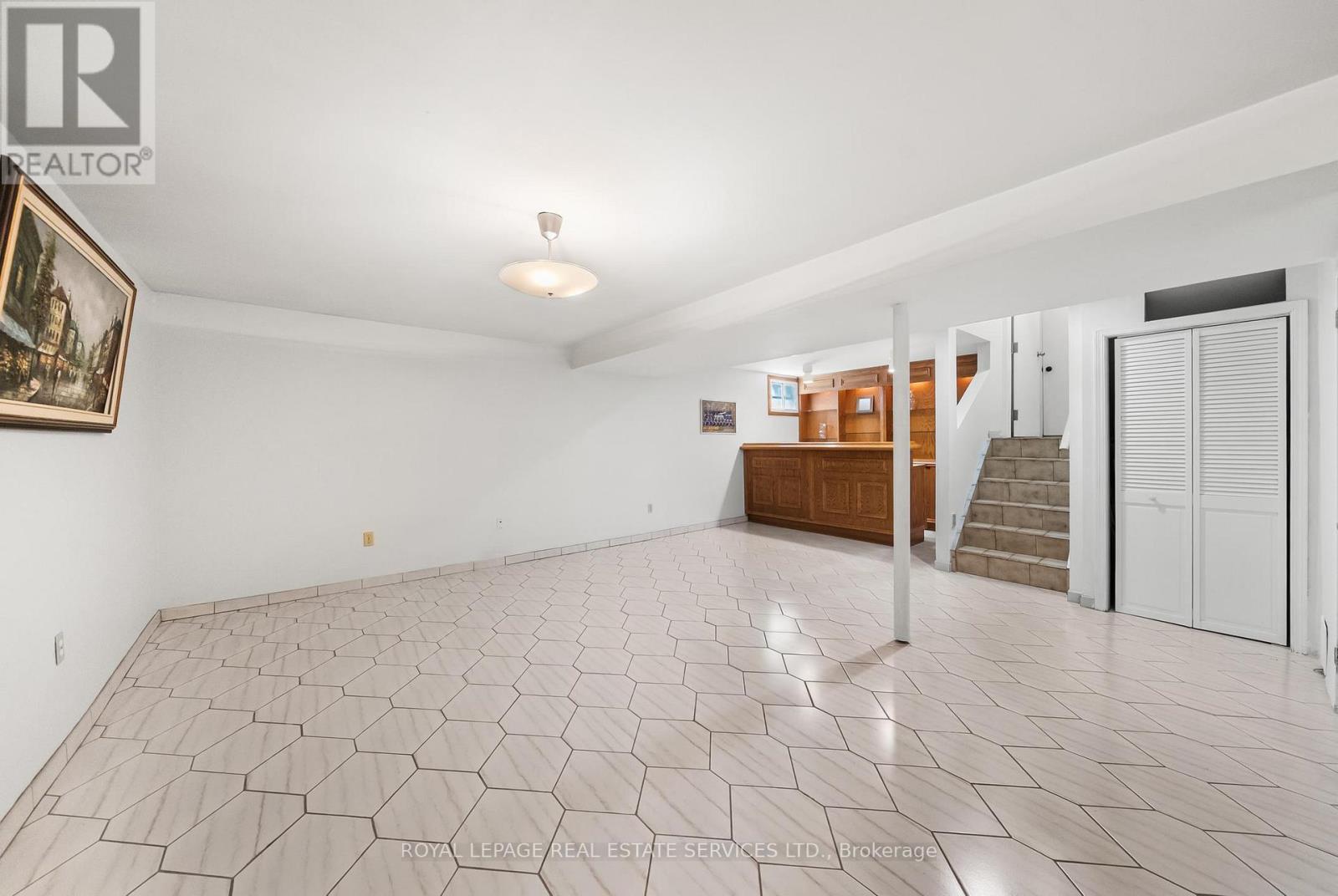 34 JOHN LINDSAY COURT - 39
