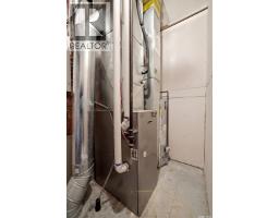 4pc Bathroom - 1957 Halifax Street, Regina, SK S4P1T6 Photo 17