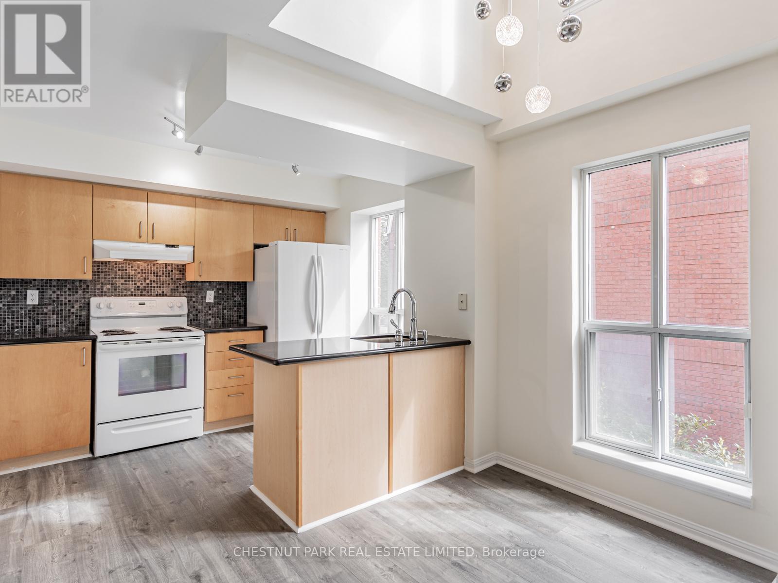 #246 139 MERTON STREET - 10