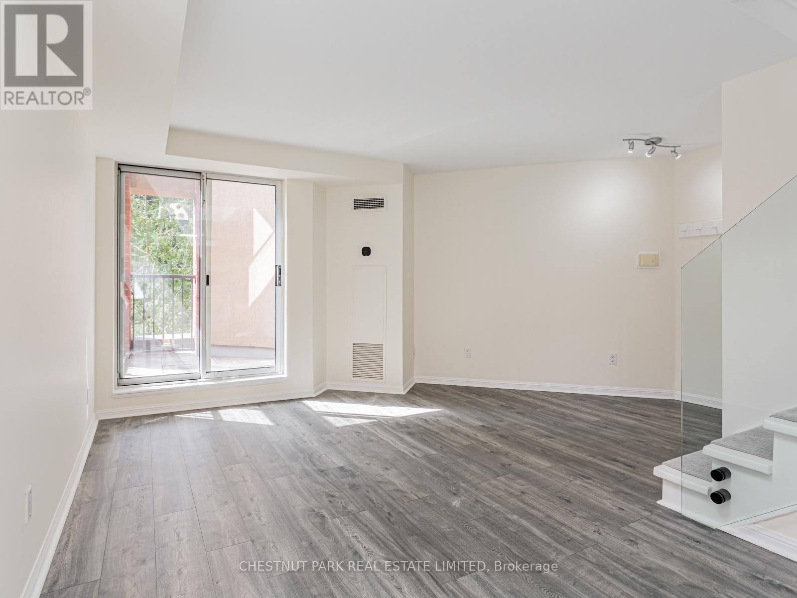 #246 139 MERTON STREET - 12