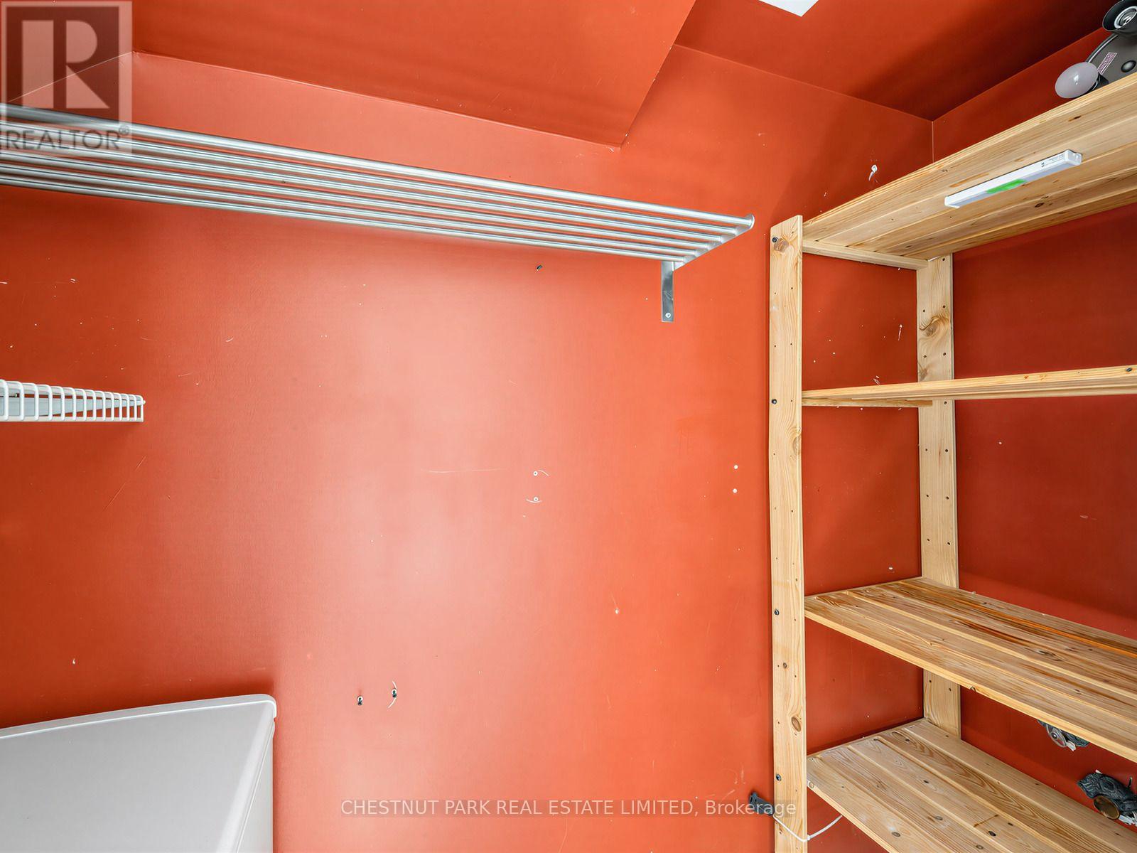 #246 139 MERTON STREET - 17