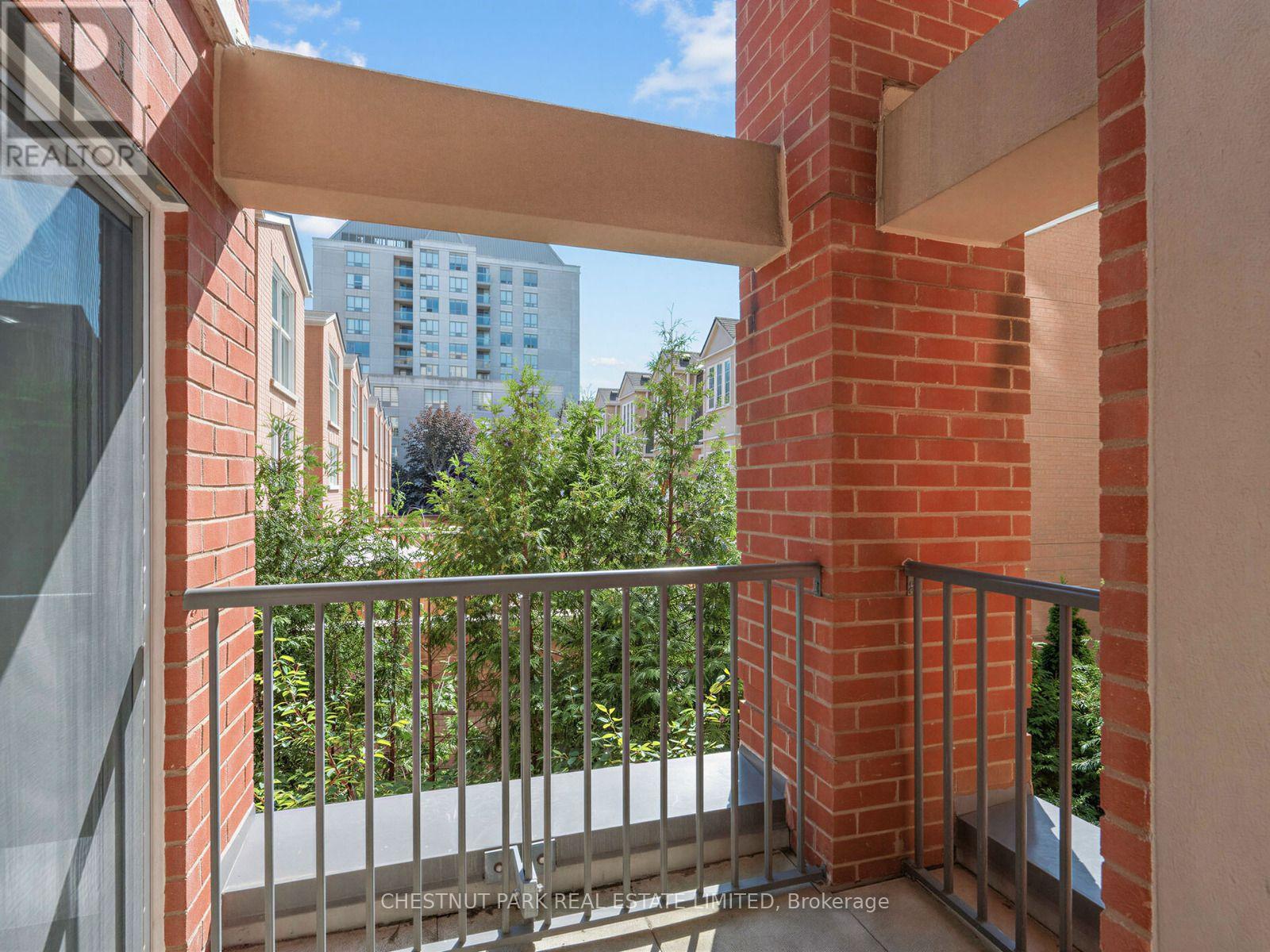 #246 139 MERTON STREET - 18