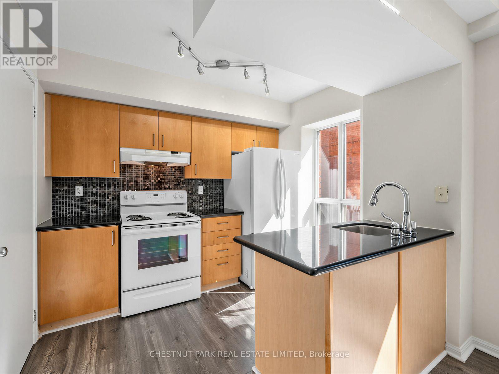#246 139 MERTON STREET - 3