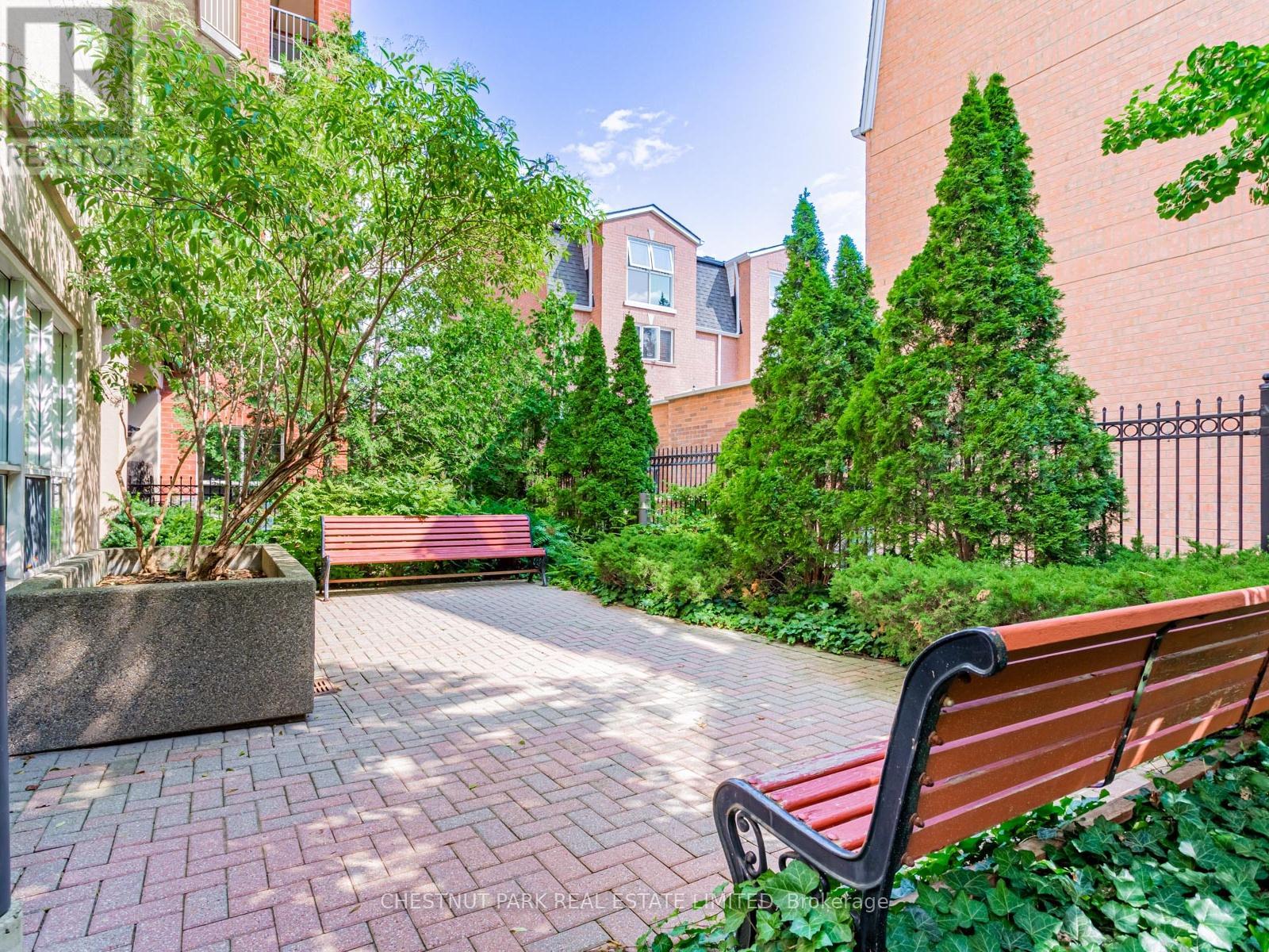 #246 139 MERTON STREET - 34