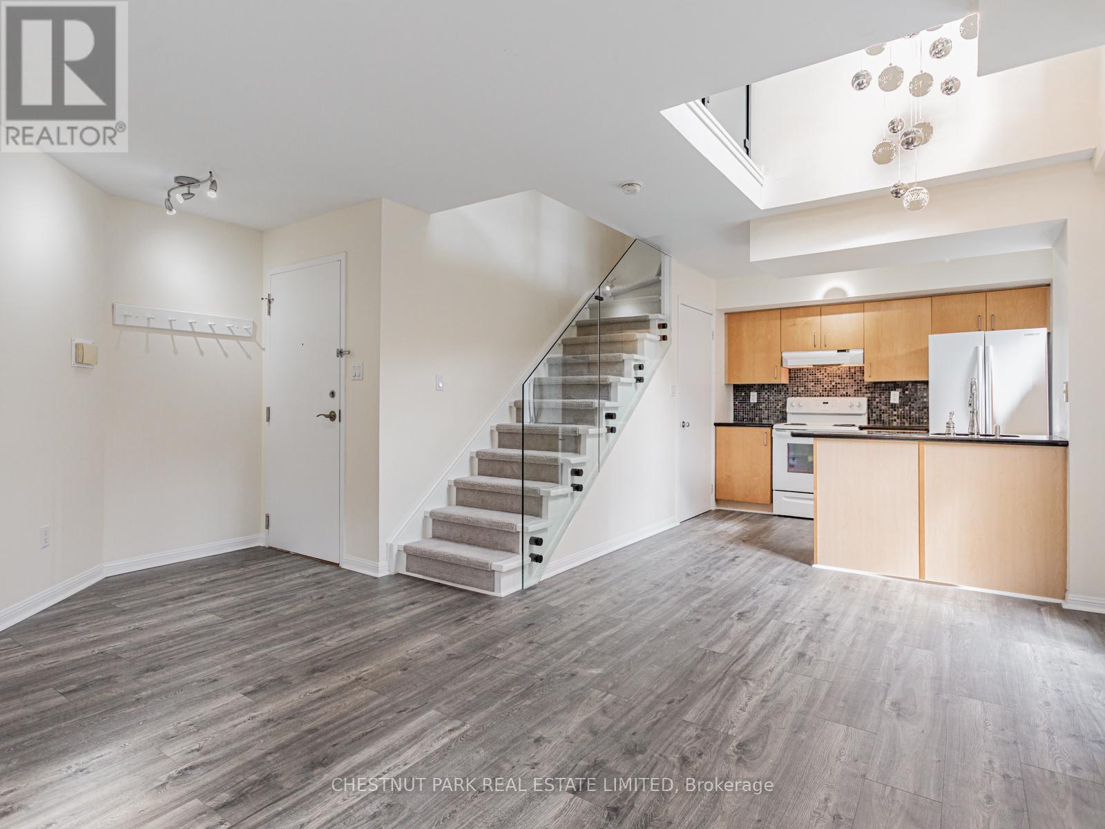 #246 139 MERTON STREET - 8