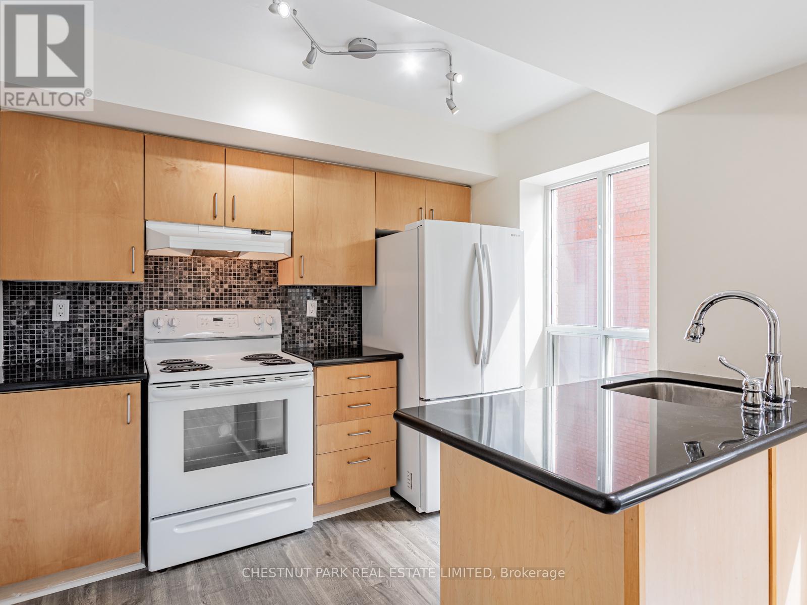 #246 139 MERTON STREET - 9
