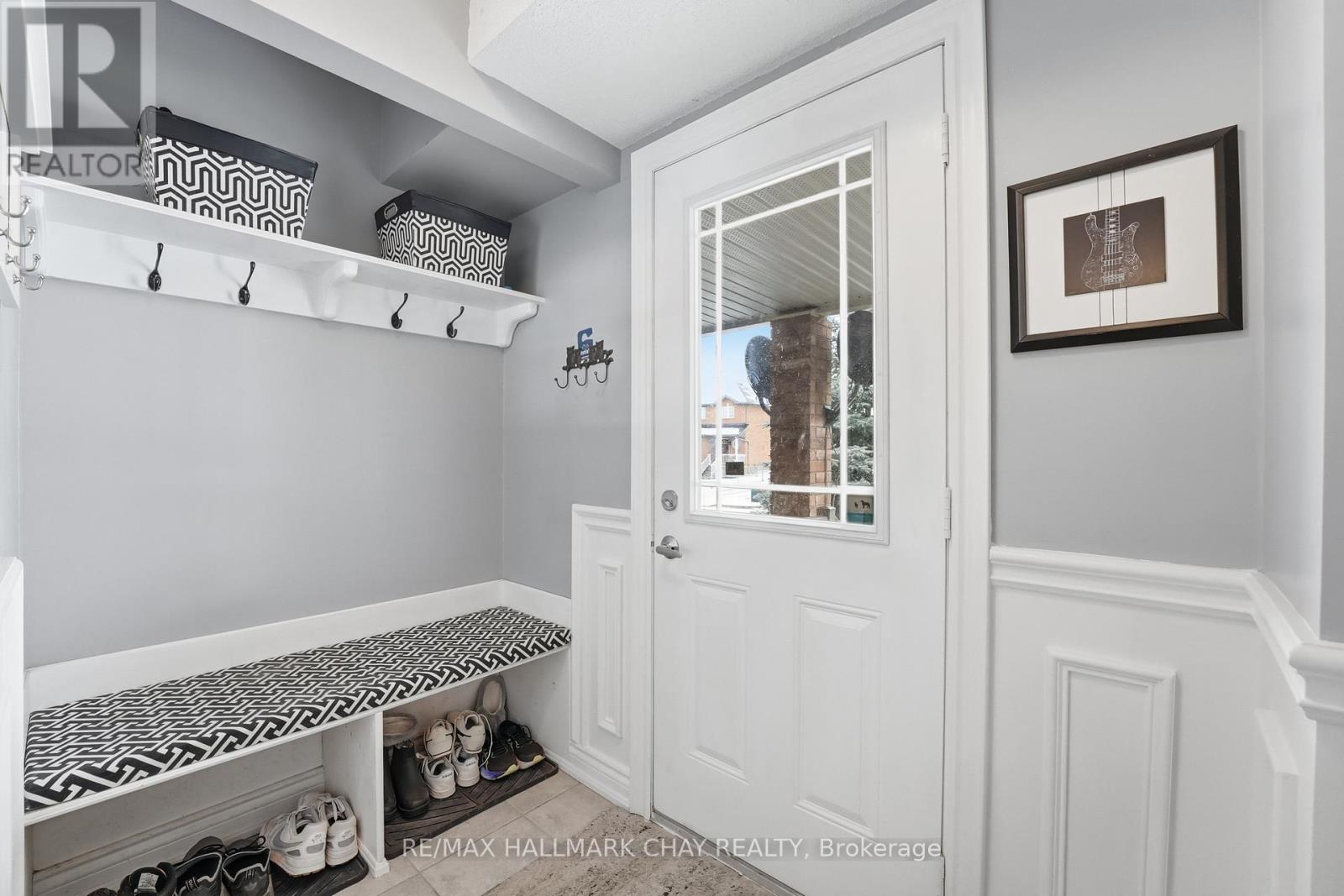 1280 COLEMAN CRESCENT - 2