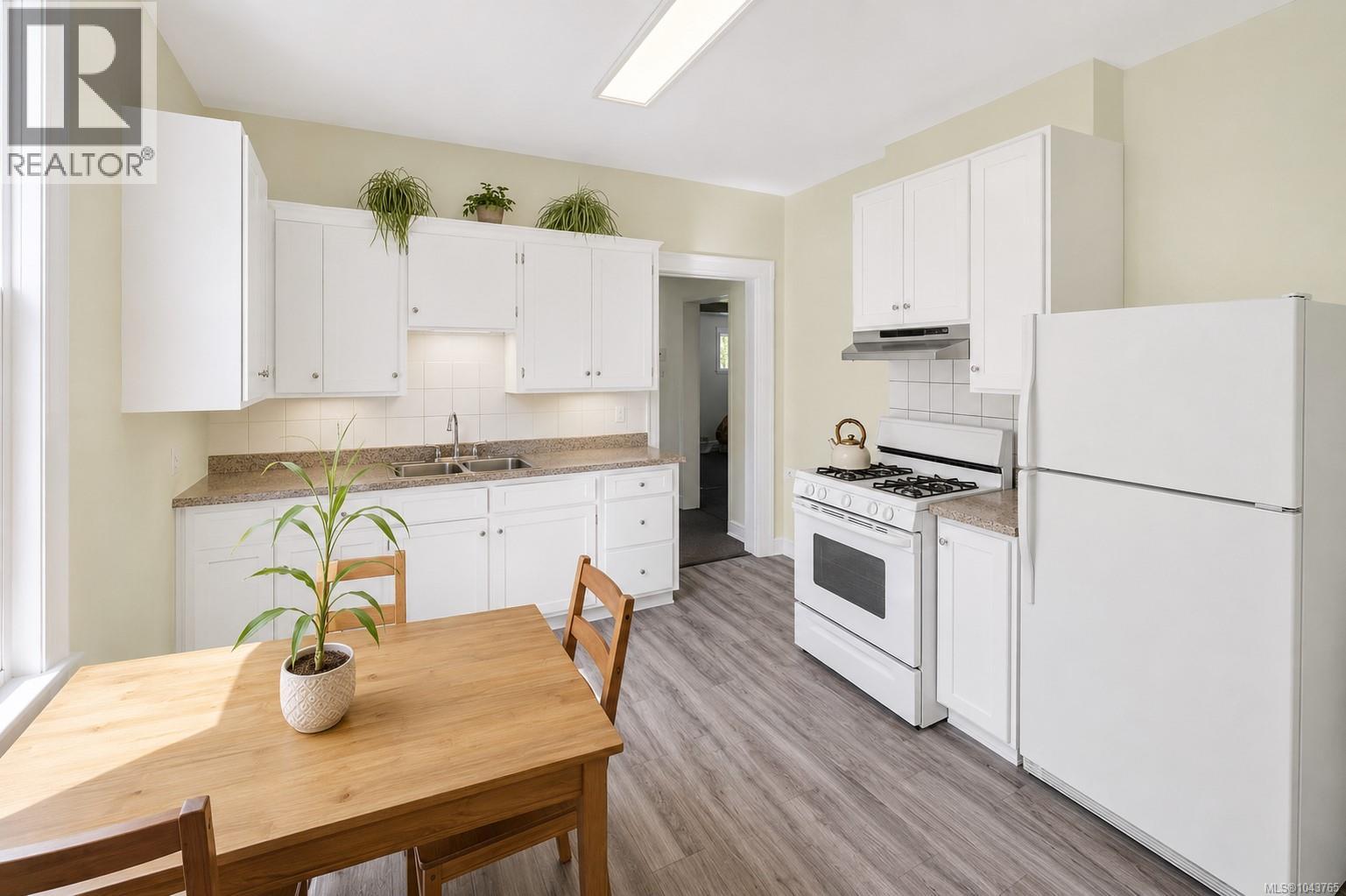 1120 Caledonia Ave - 10