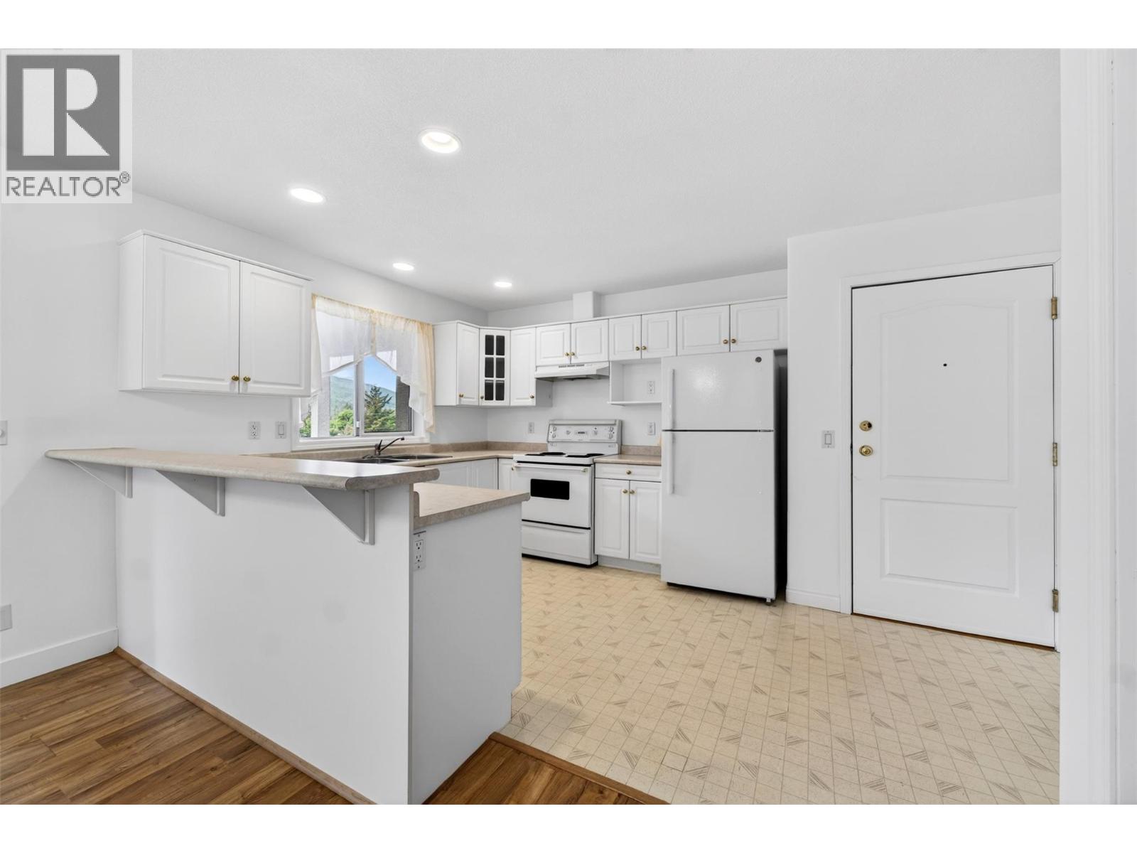 #301 330 7 Street SE - 17