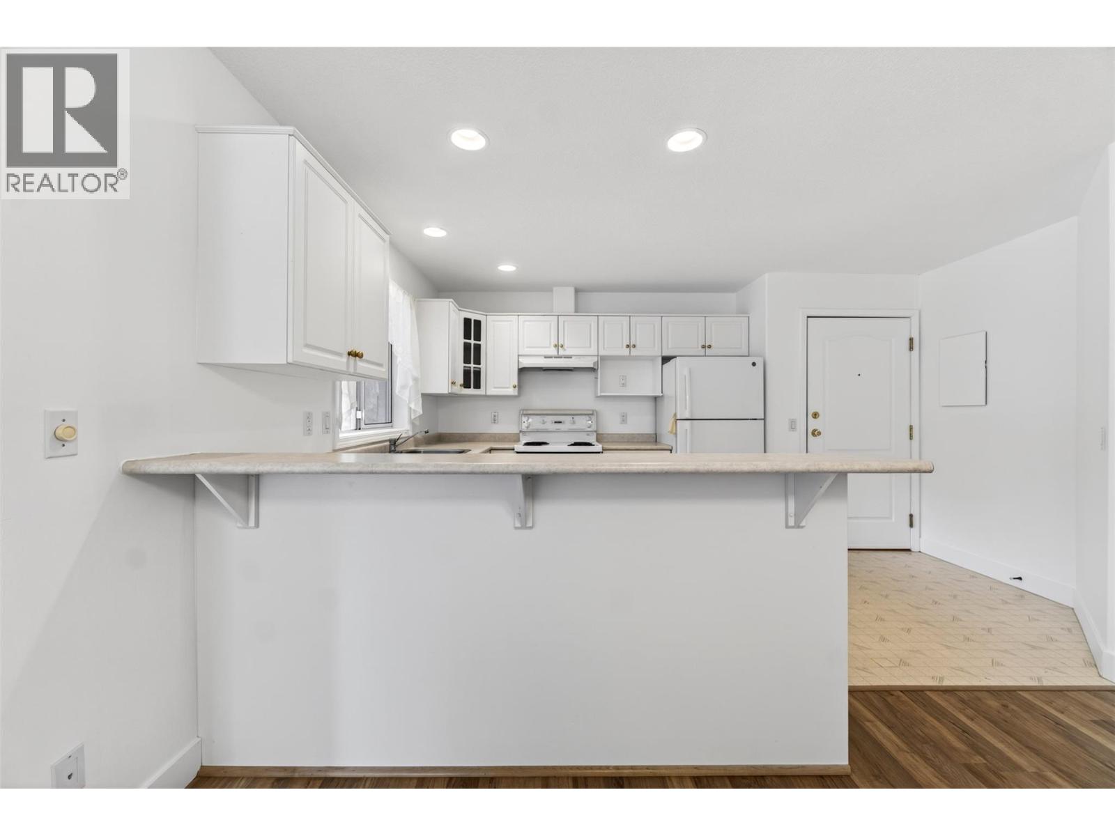 #301 330 7 Street SE - 19