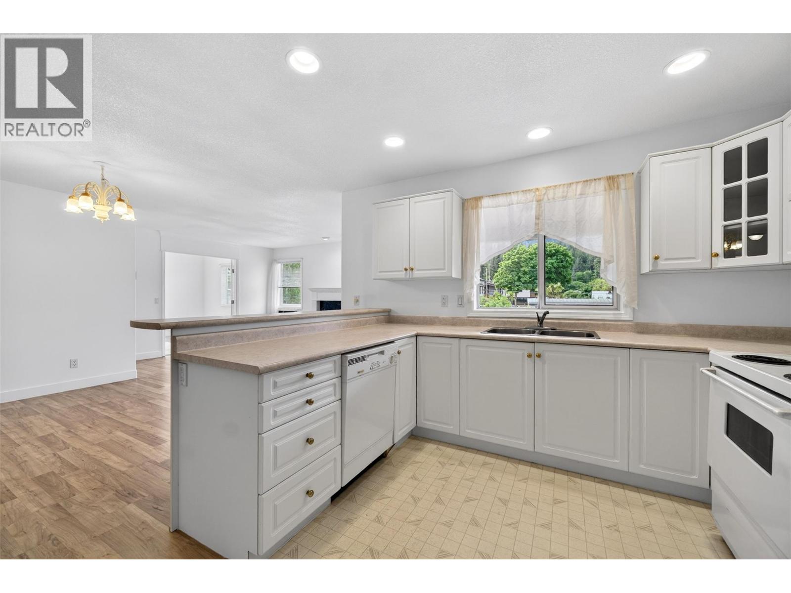 #301 330 7 Street SE - 21