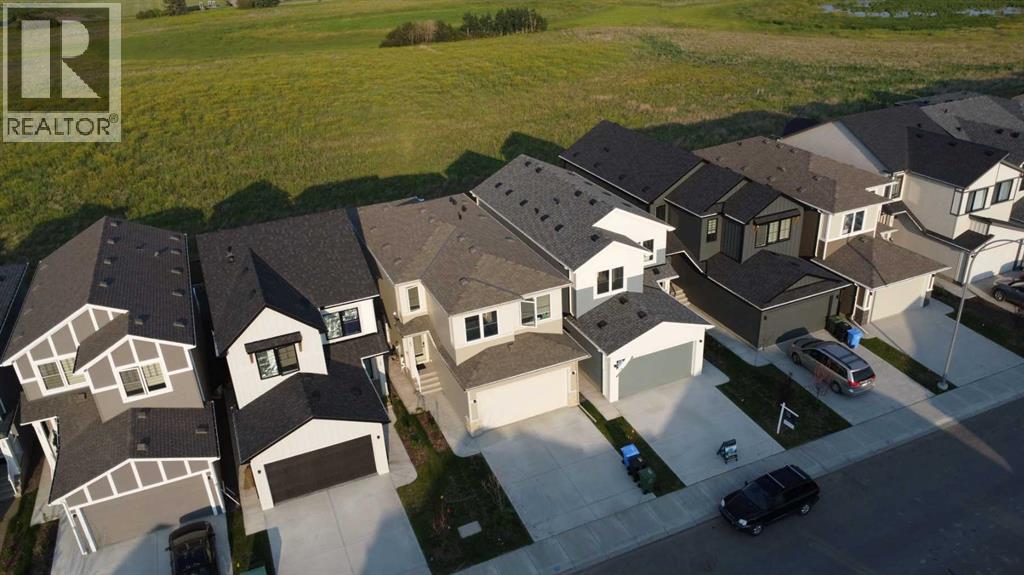 143 Belvedere Crescent SE - 1