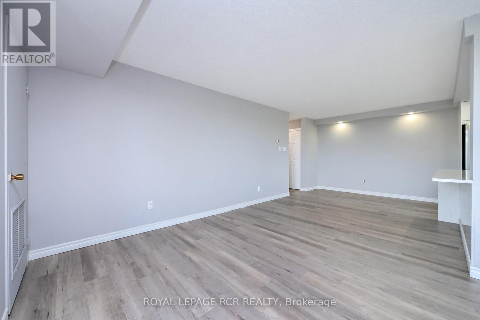 ##404 8 FEAD STREET - 14