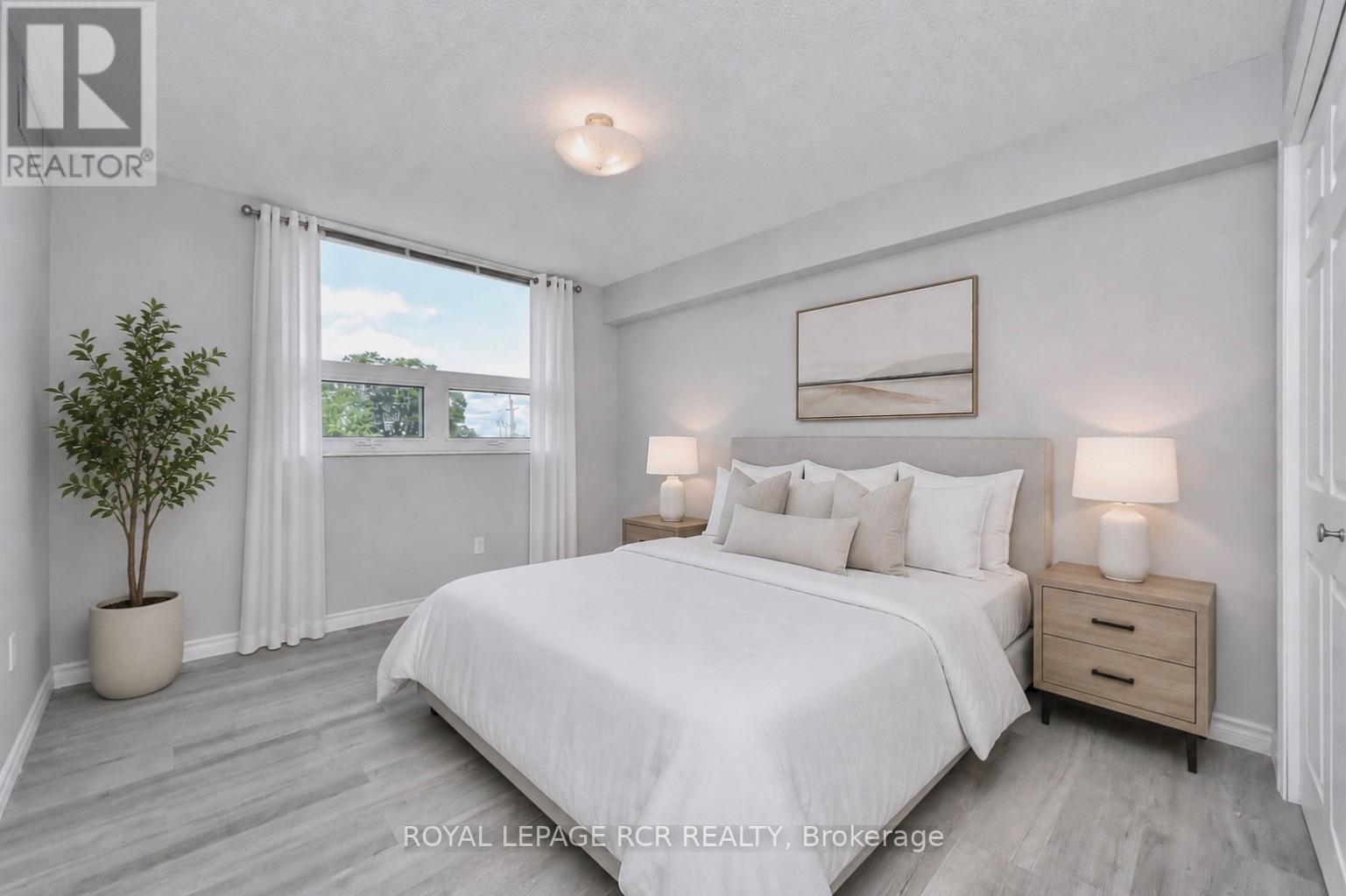 ##404 8 FEAD STREET - 19