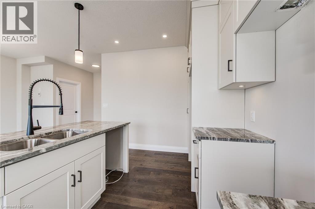 102 THACKERAY Way - 17
