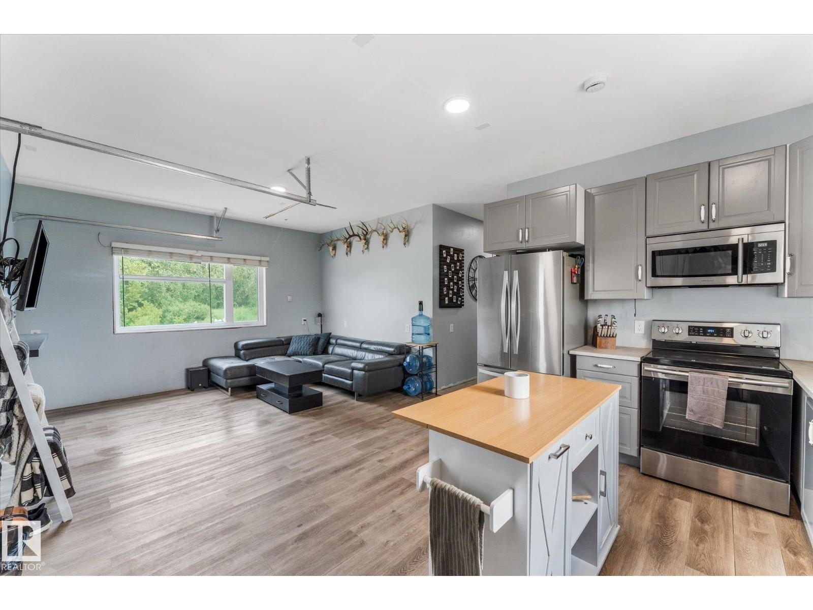57023 RGE ROAD 220 - 7