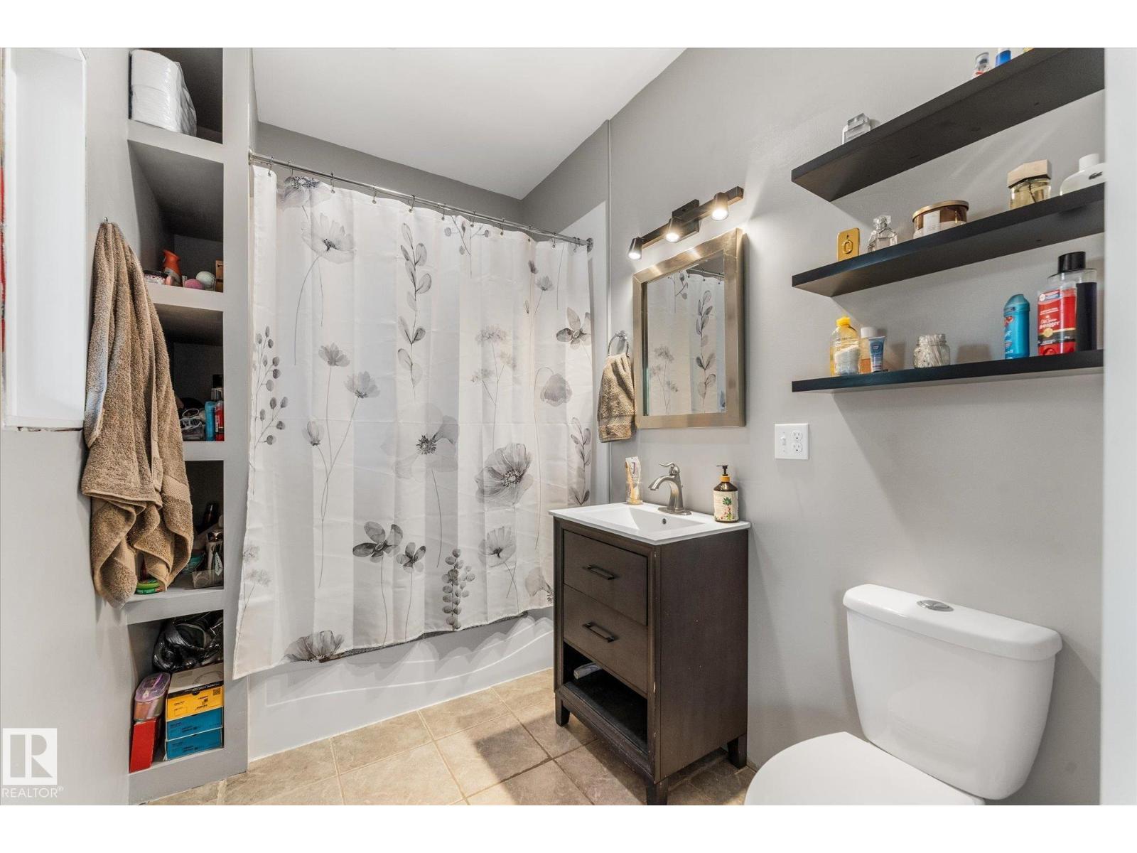 57023 RGE ROAD 220 - 18