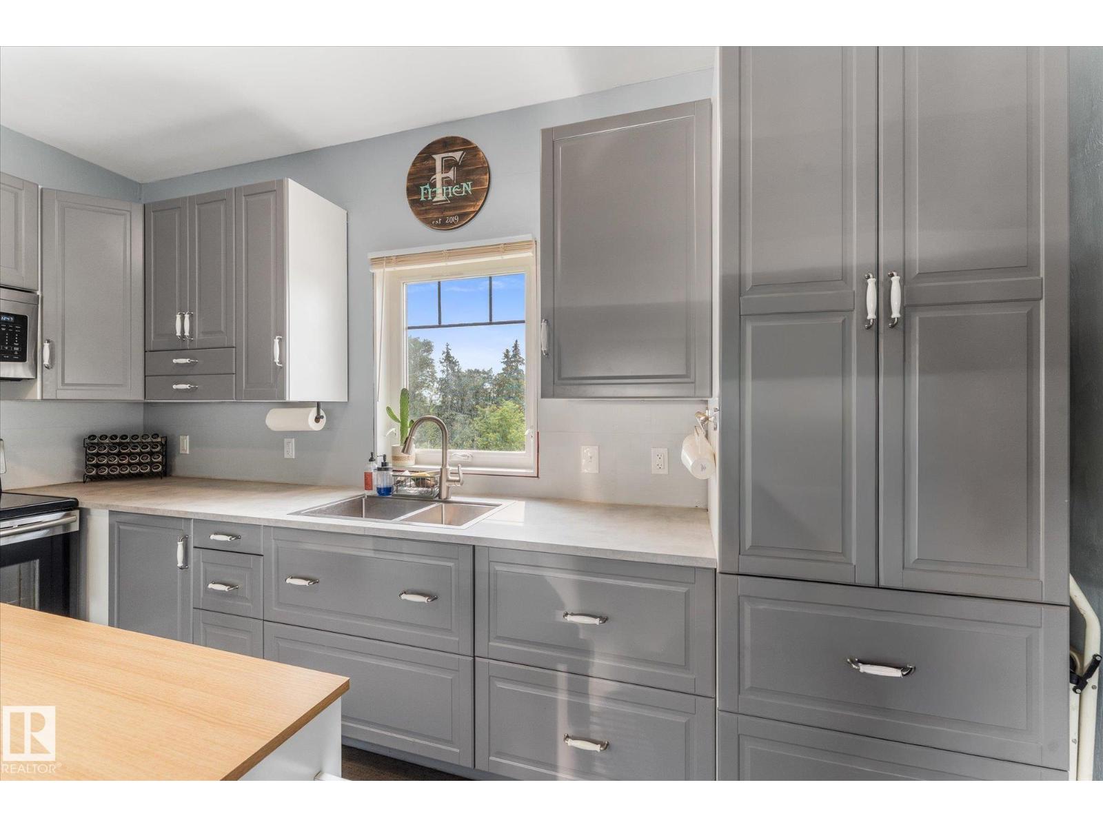57023 RGE ROAD 220 - 11