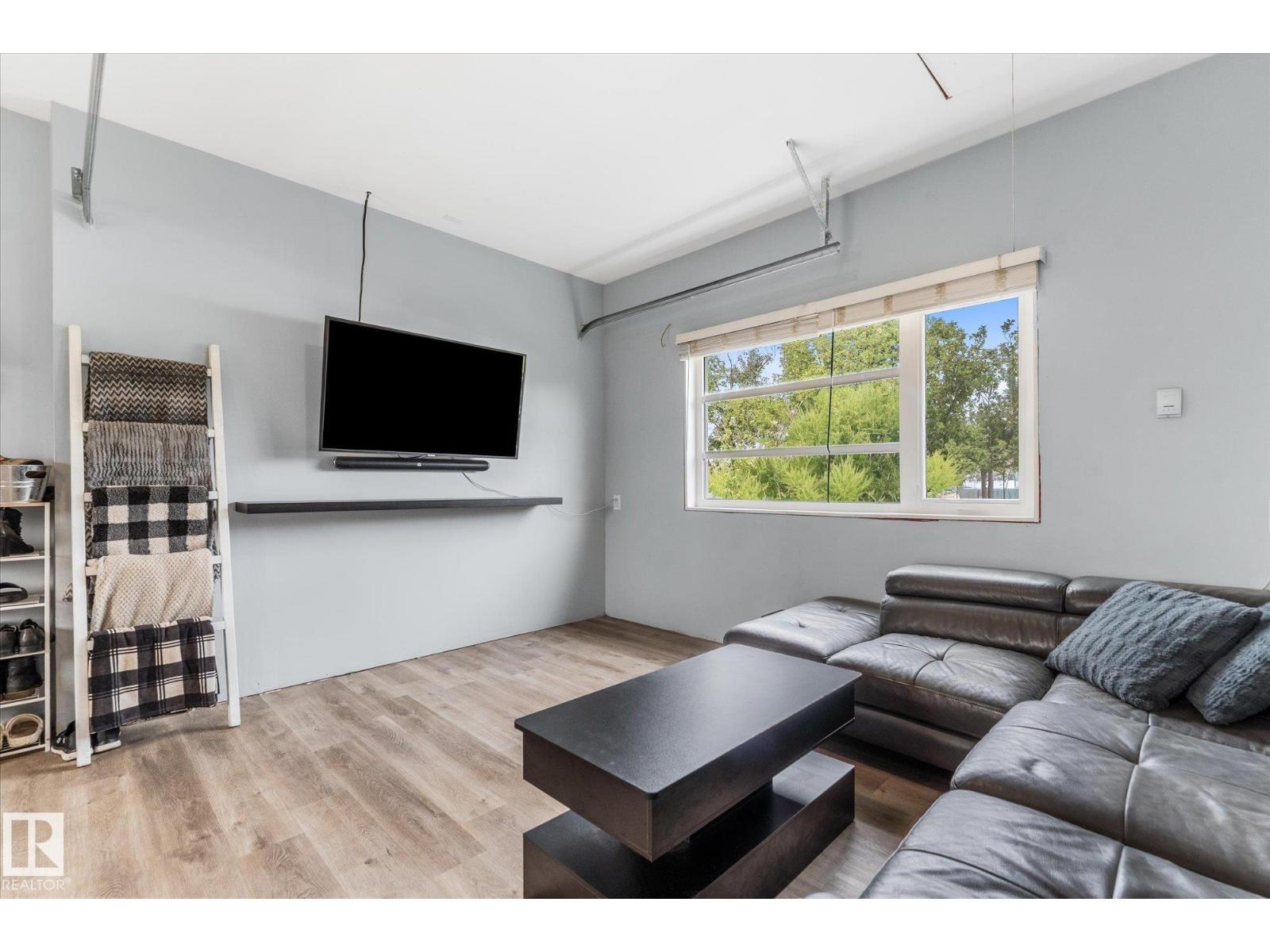 57023 RGE ROAD 220 - 14