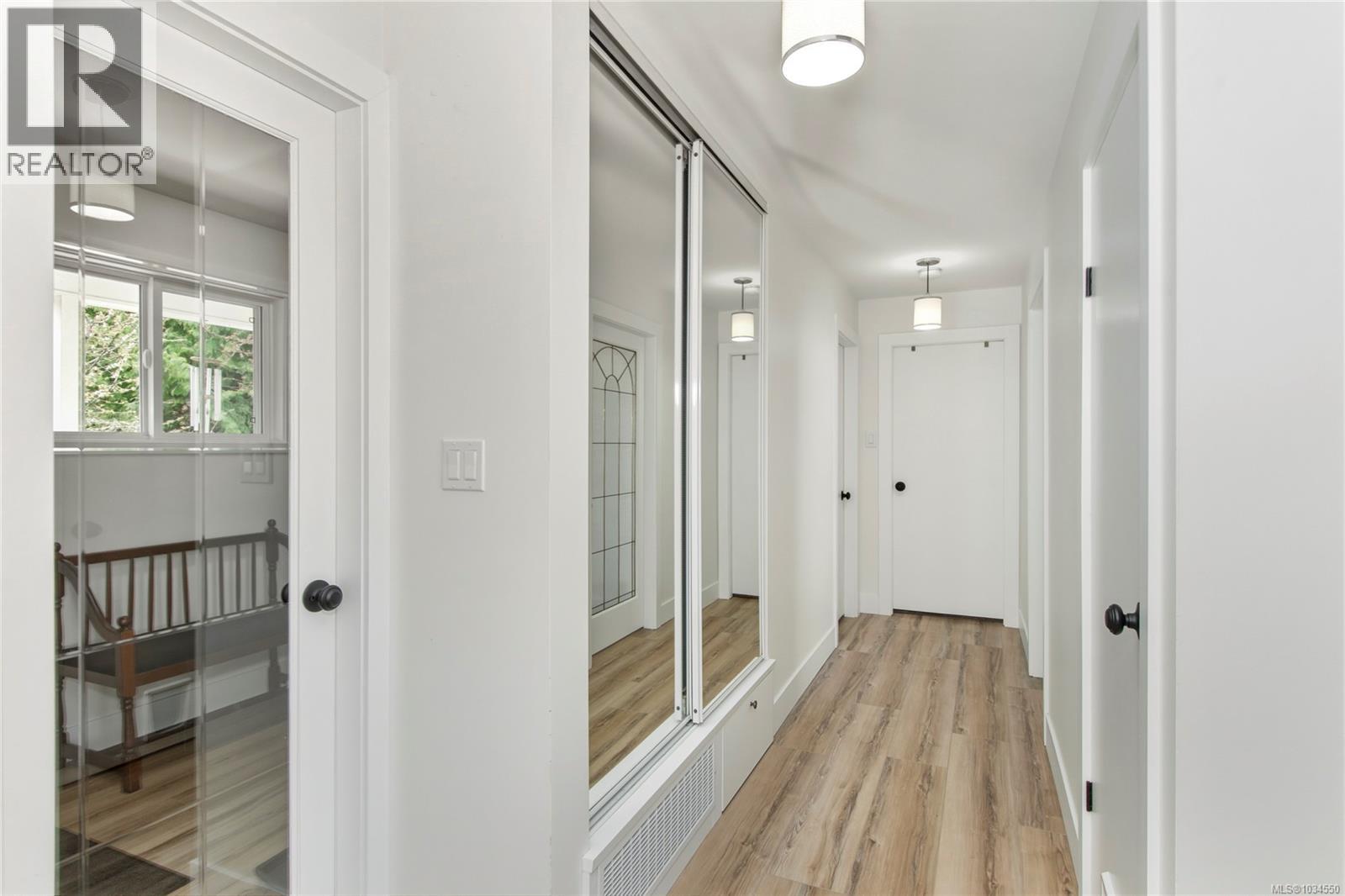 4123 Island Hwy S - 49