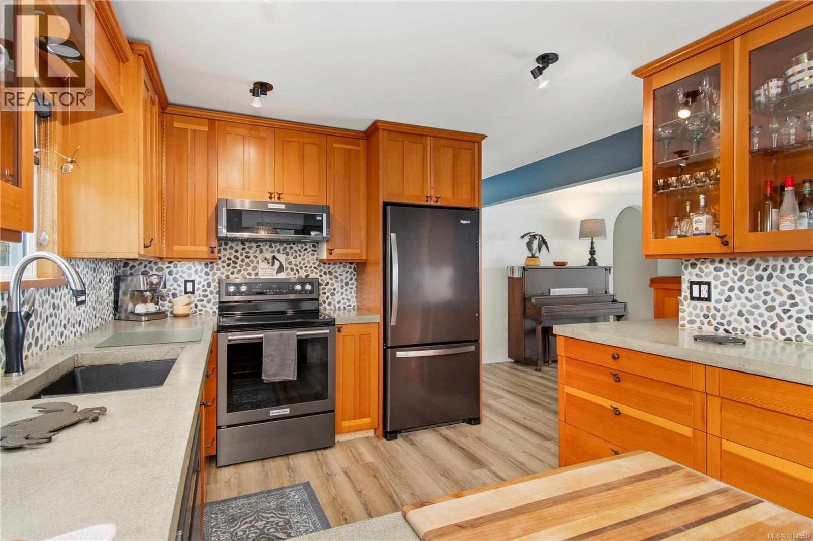 4123 Island Hwy S - Image 6