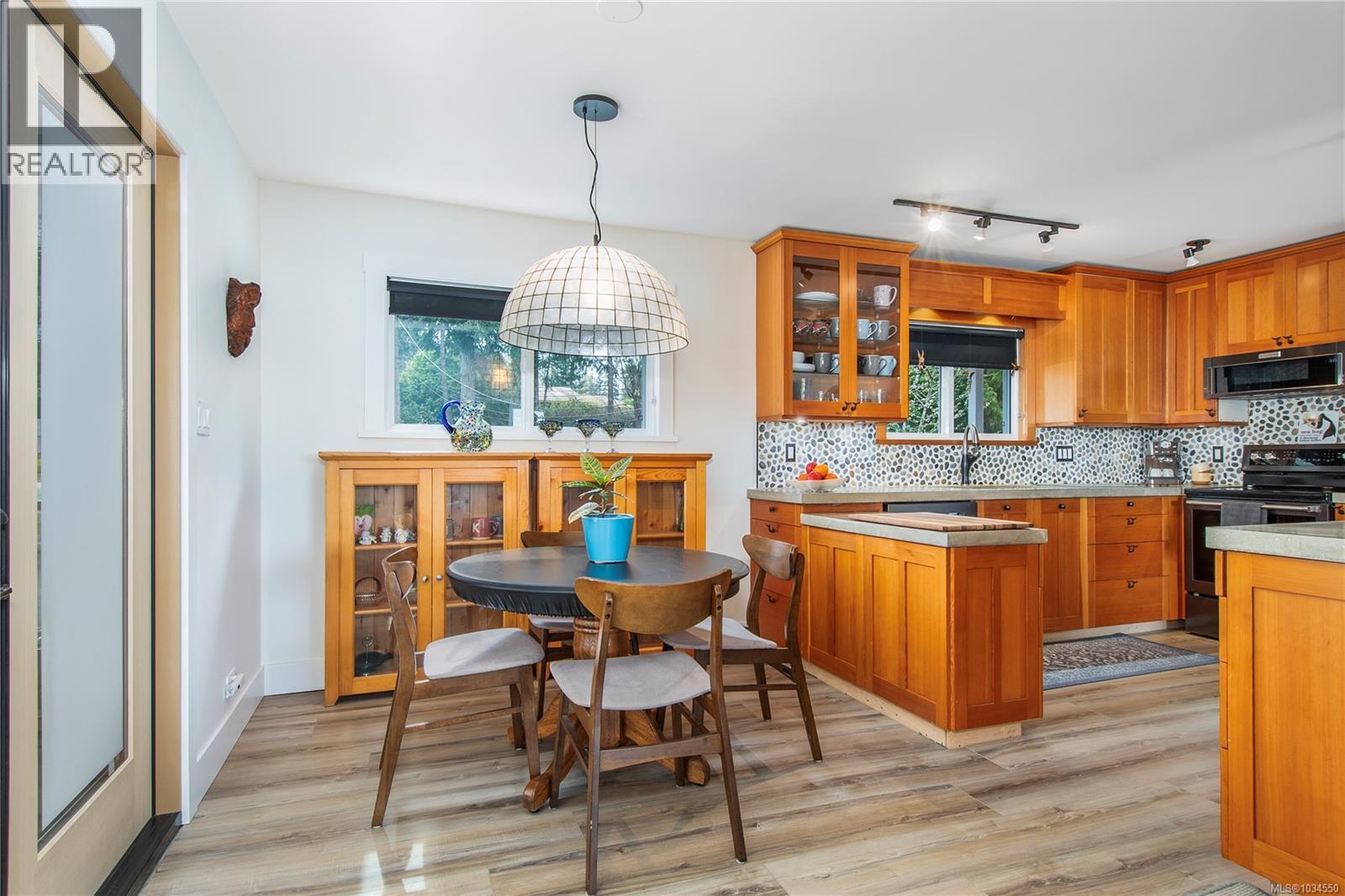 4123 Island Hwy S - 18